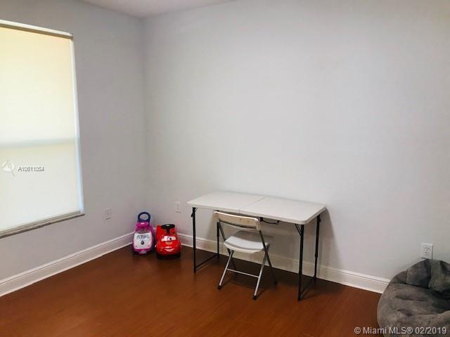 SUNSET LAKES PLAT THREE - Residential