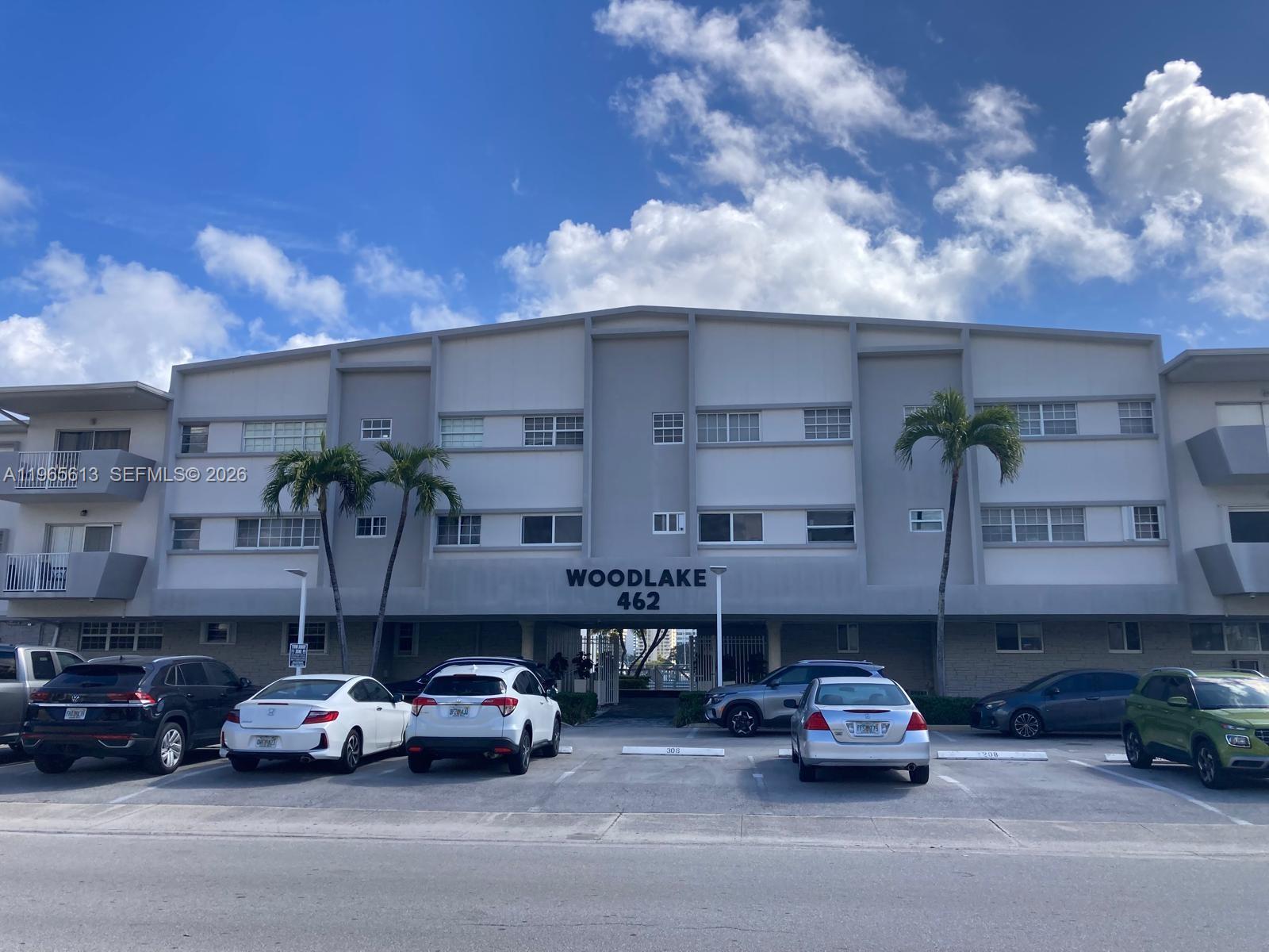 462 Golden Isles Dr 206