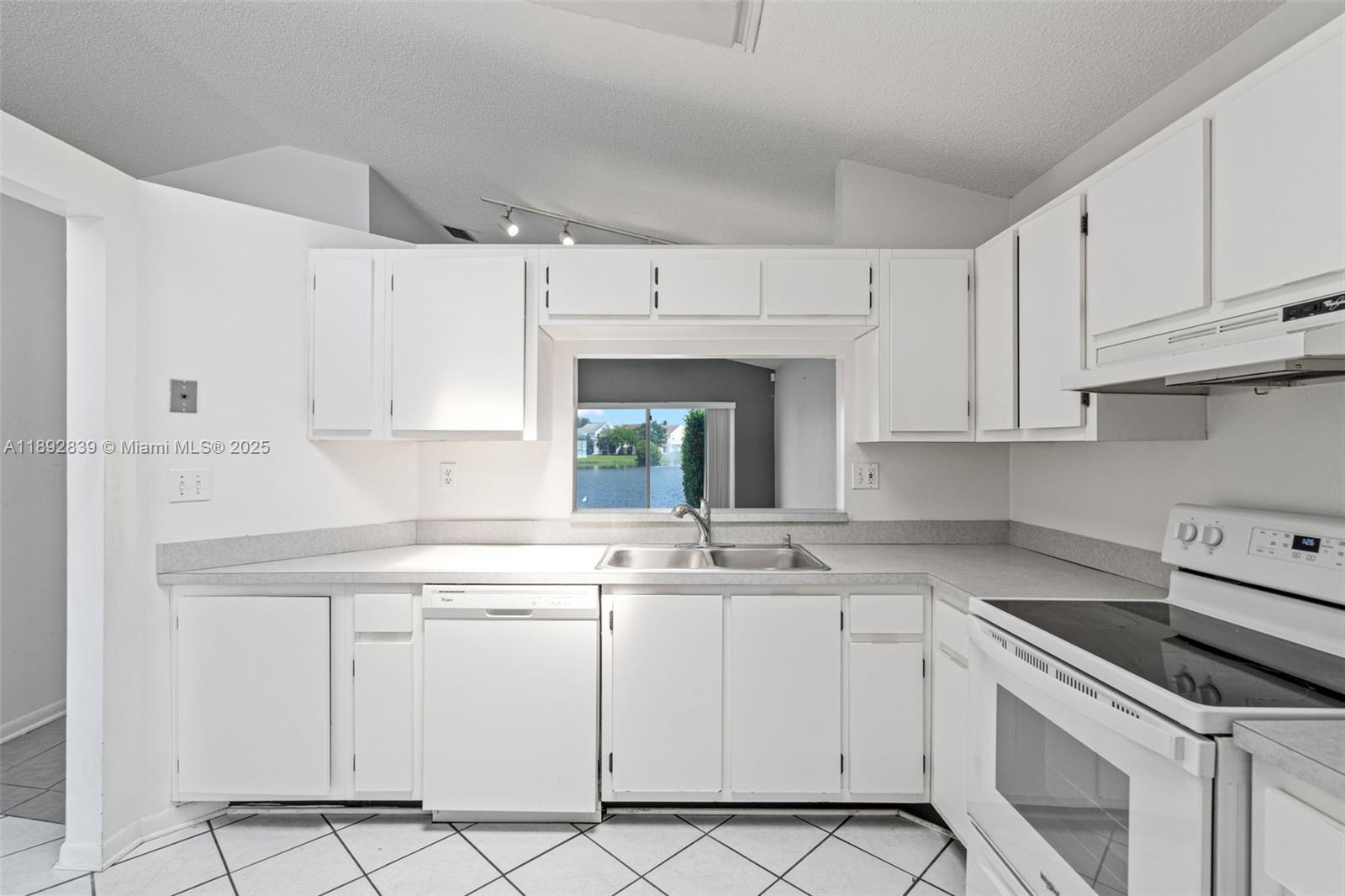MEADOWS OF MIRAMAR - Residential