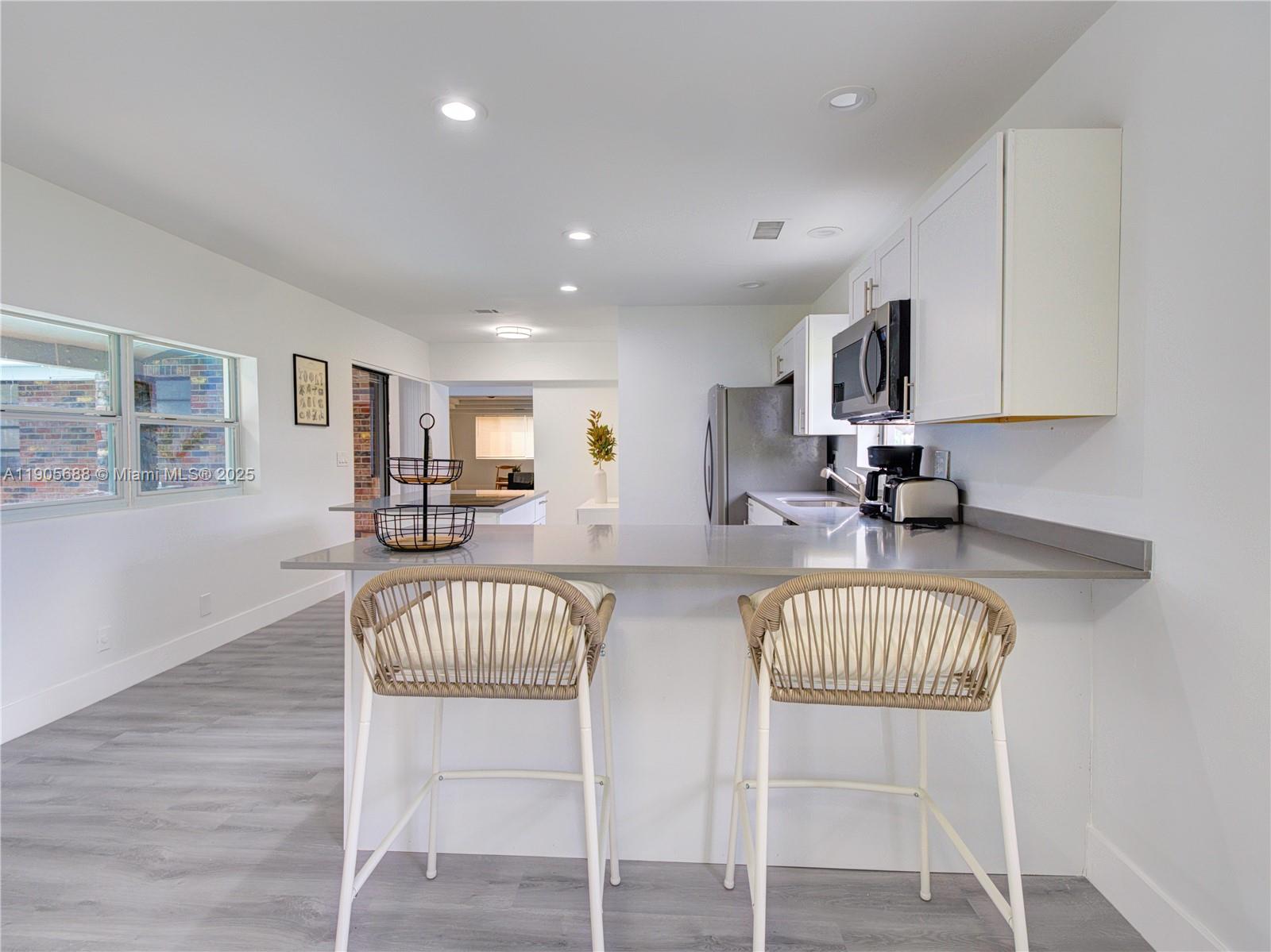 HOLLYWOOD LITTLE RANCHES - Residential