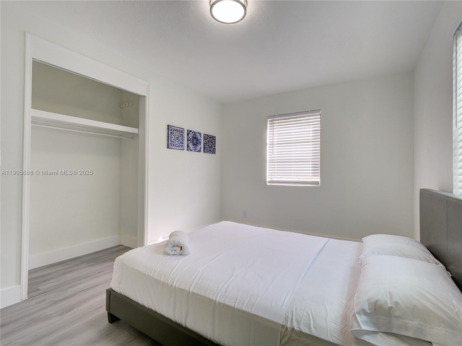 HOLLYWOOD LITTLE RANCHES - Residential