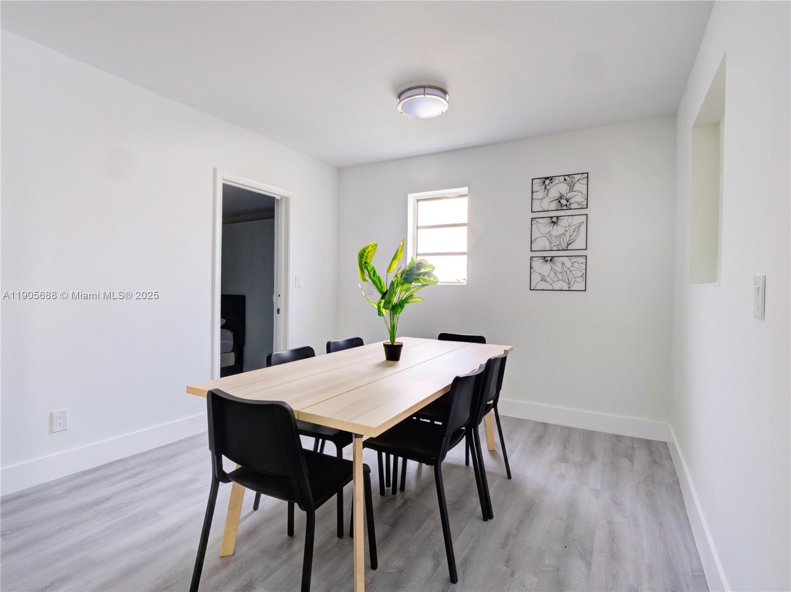 HOLLYWOOD LITTLE RANCHES - Residential