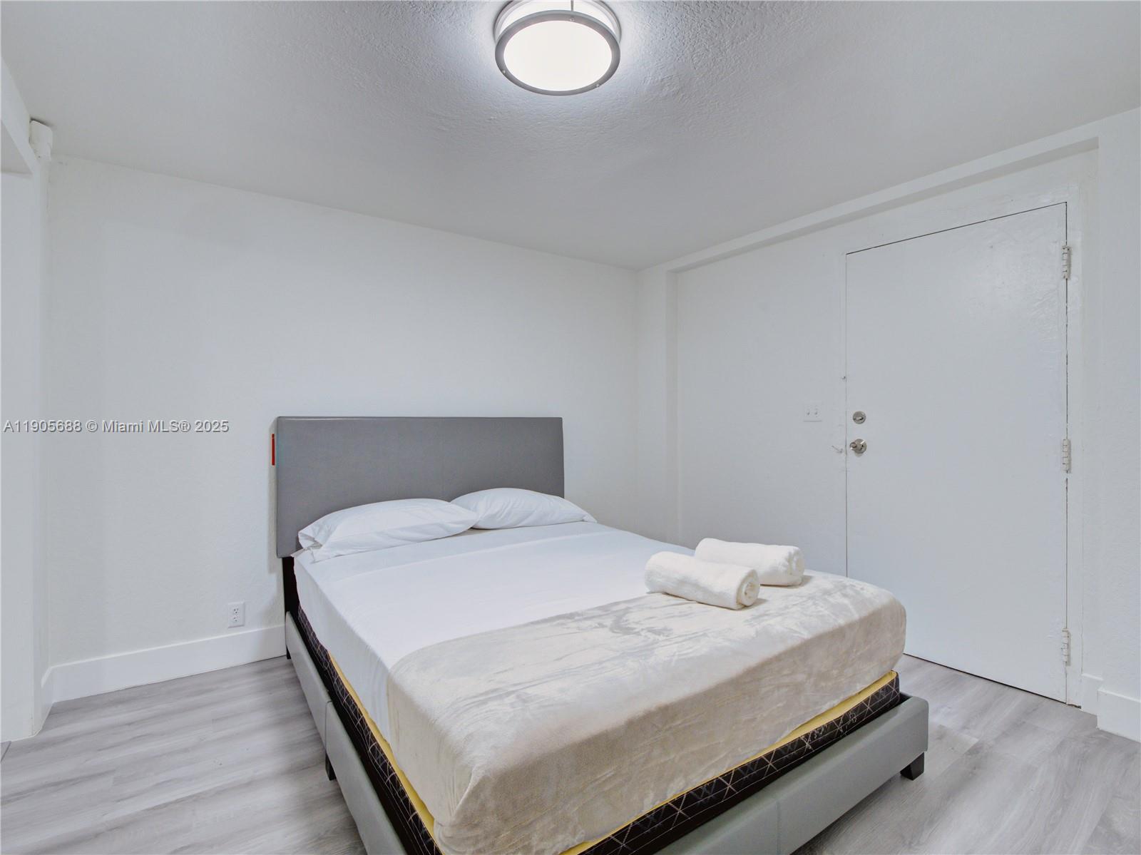 HOLLYWOOD LITTLE RANCHES - Residential