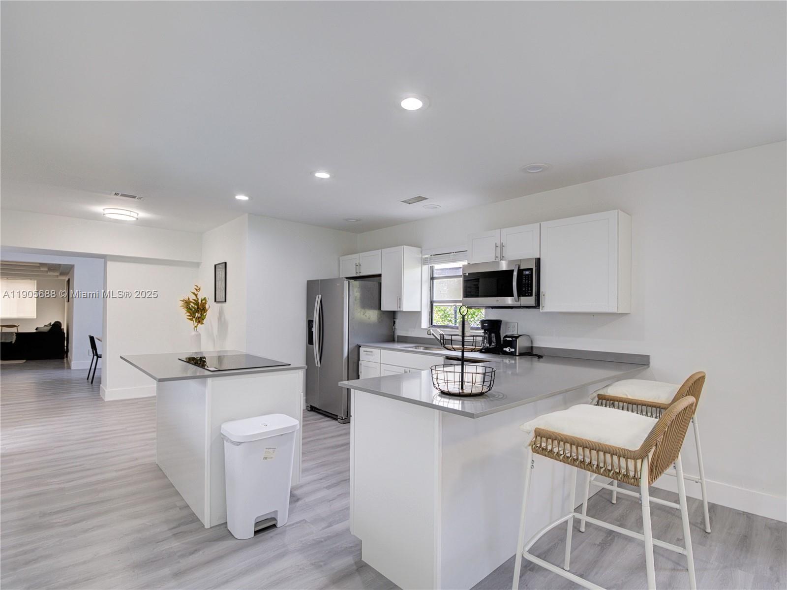 HOLLYWOOD LITTLE RANCHES - Residential