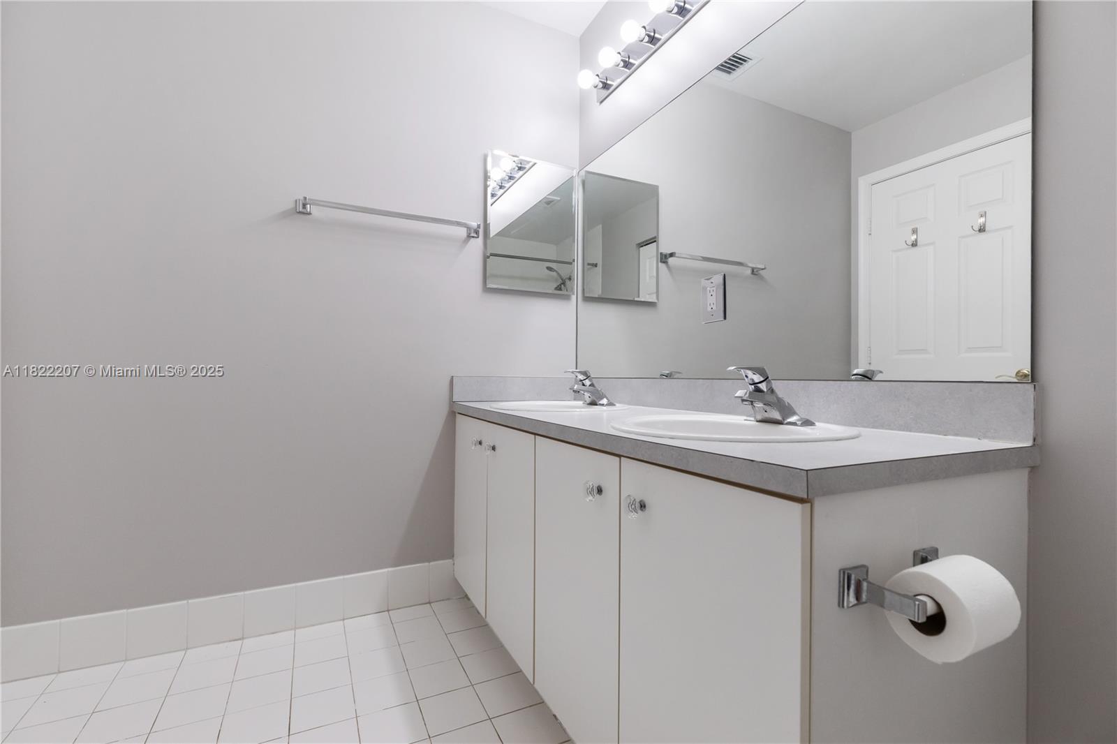 REGENCY LAKES AT COCONUT - Residential