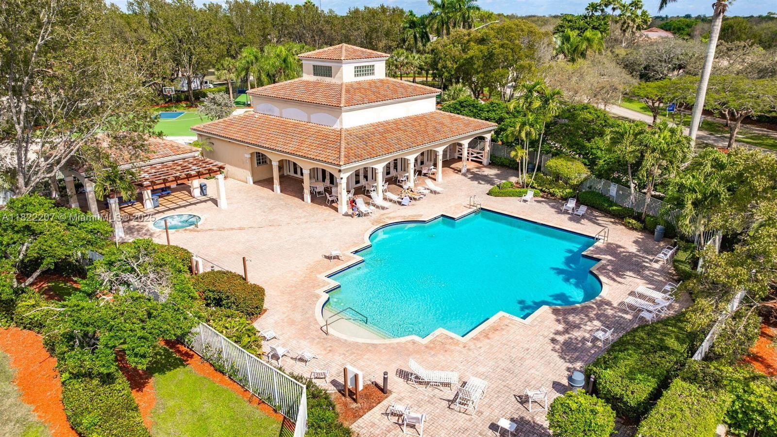 REGENCY LAKES AT COCONUT - Residential