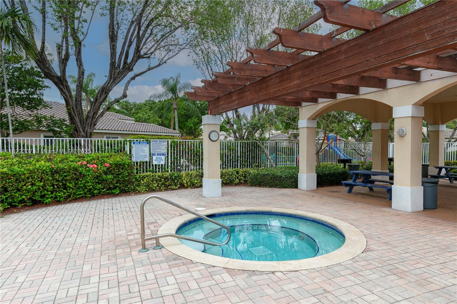 REGENCY LAKES AT COCONUT - Residential