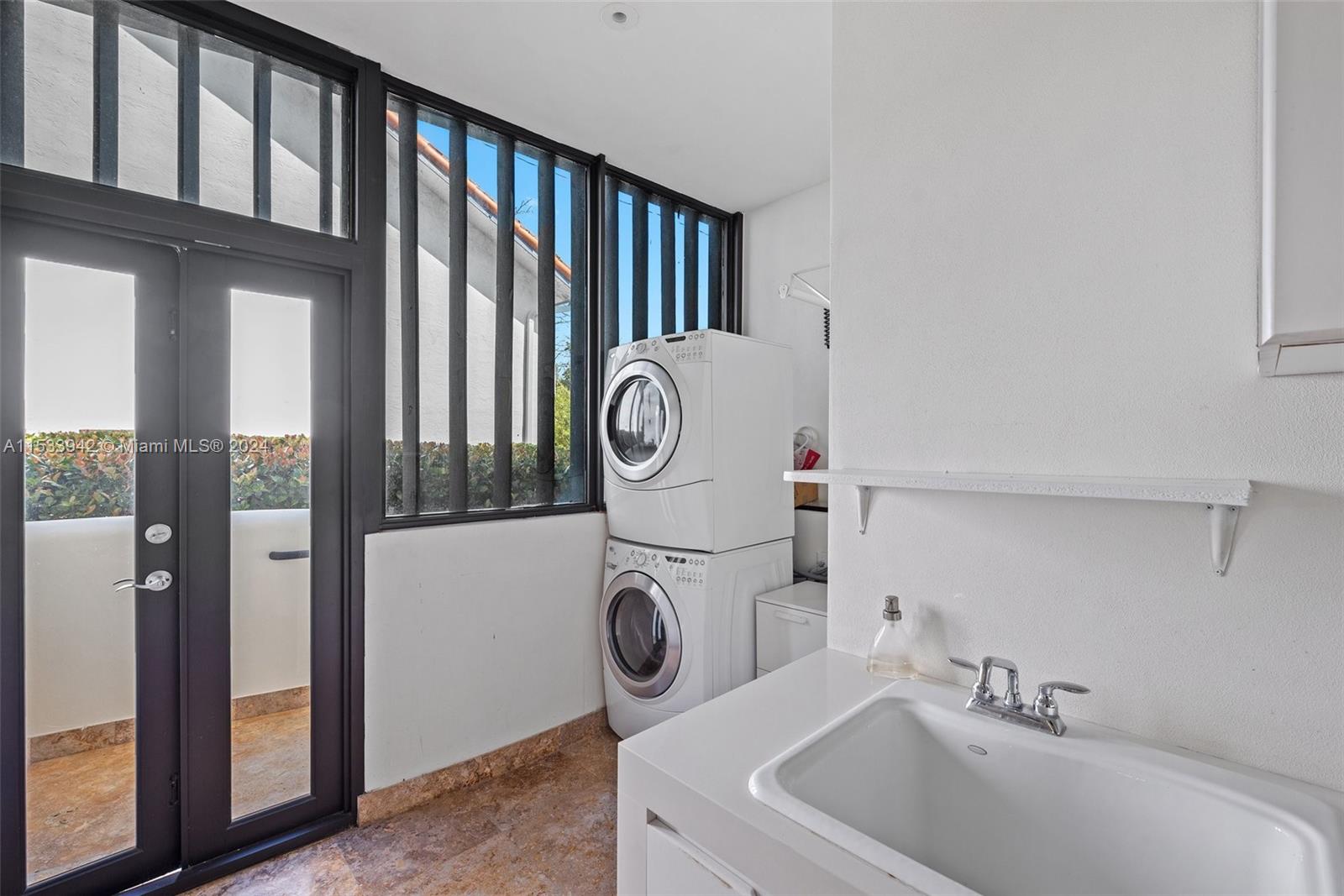 TROPICAL ISLE HOMES SUB 1 - Residential