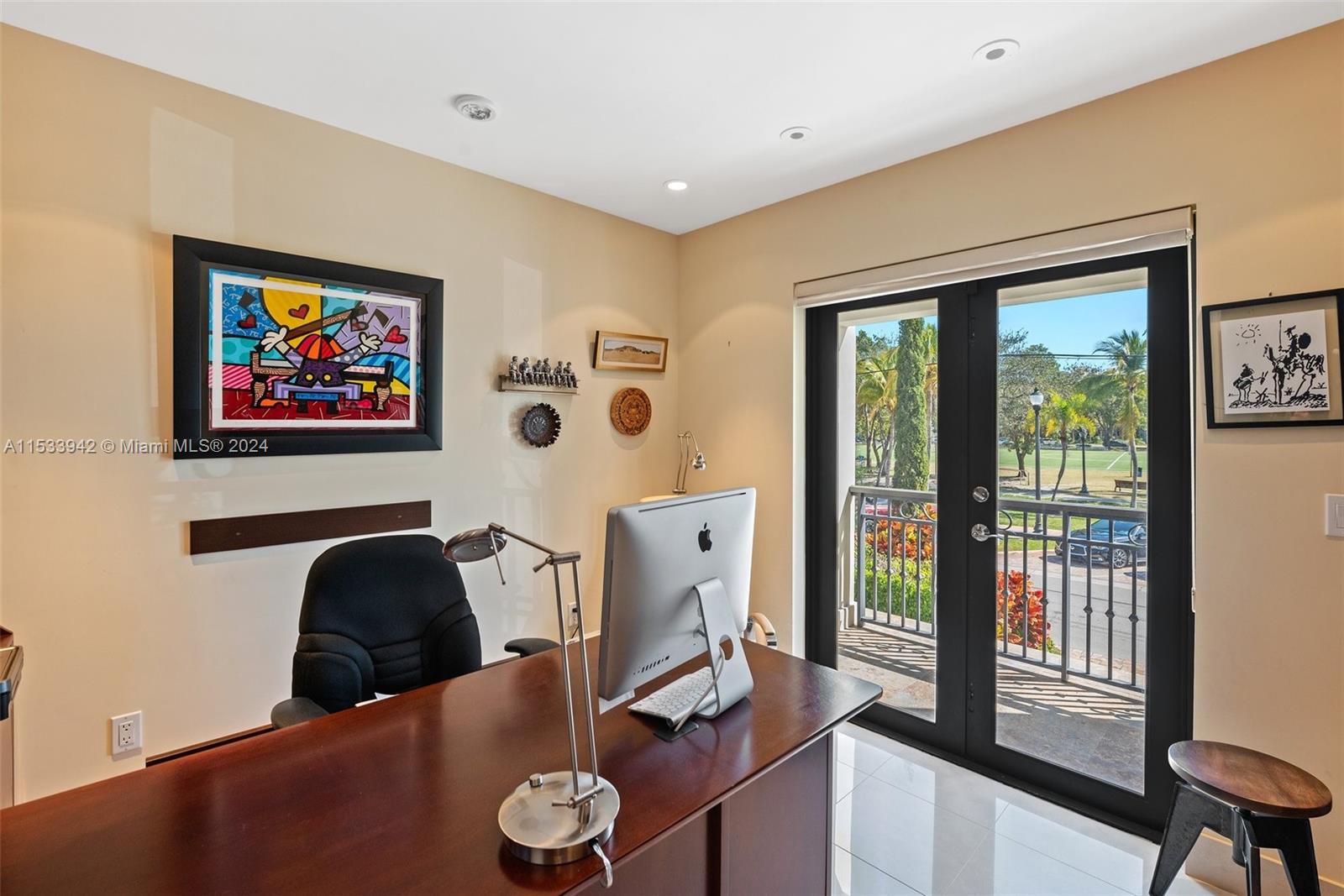 TROPICAL ISLE HOMES SUB 1 - Residential