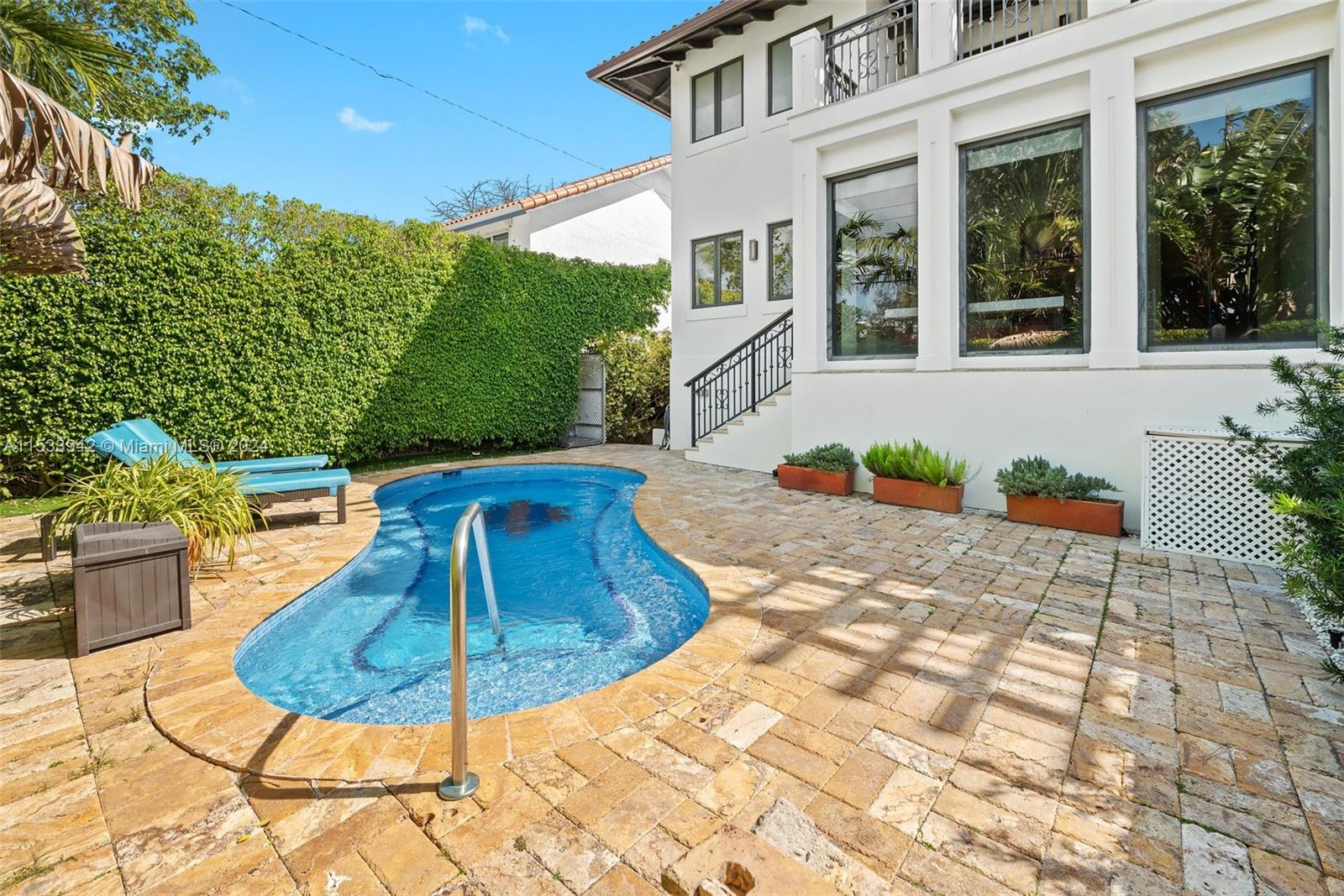 TROPICAL ISLE HOMES SUB 1 - Residential