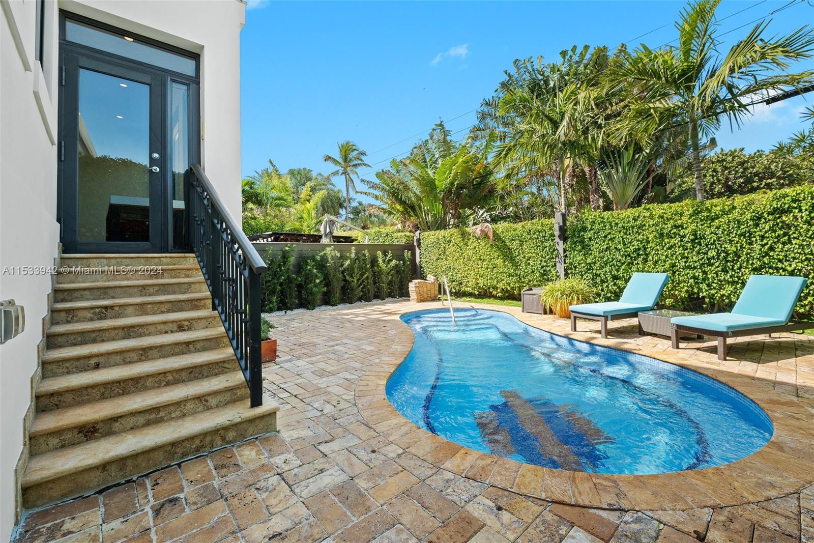 TROPICAL ISLE HOMES SUB 1 - Residential