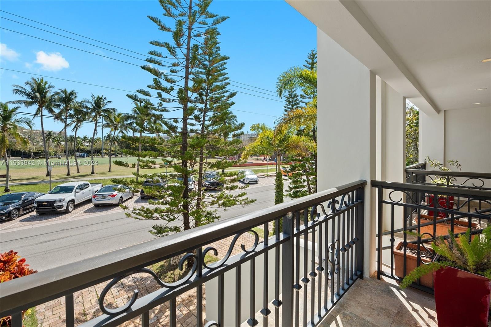 TROPICAL ISLE HOMES SUB 1 - Residential