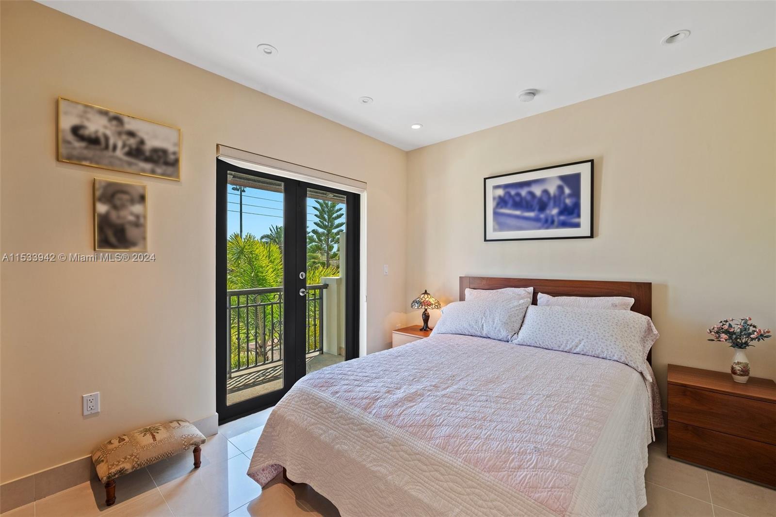 TROPICAL ISLE HOMES SUB 1 - Residential