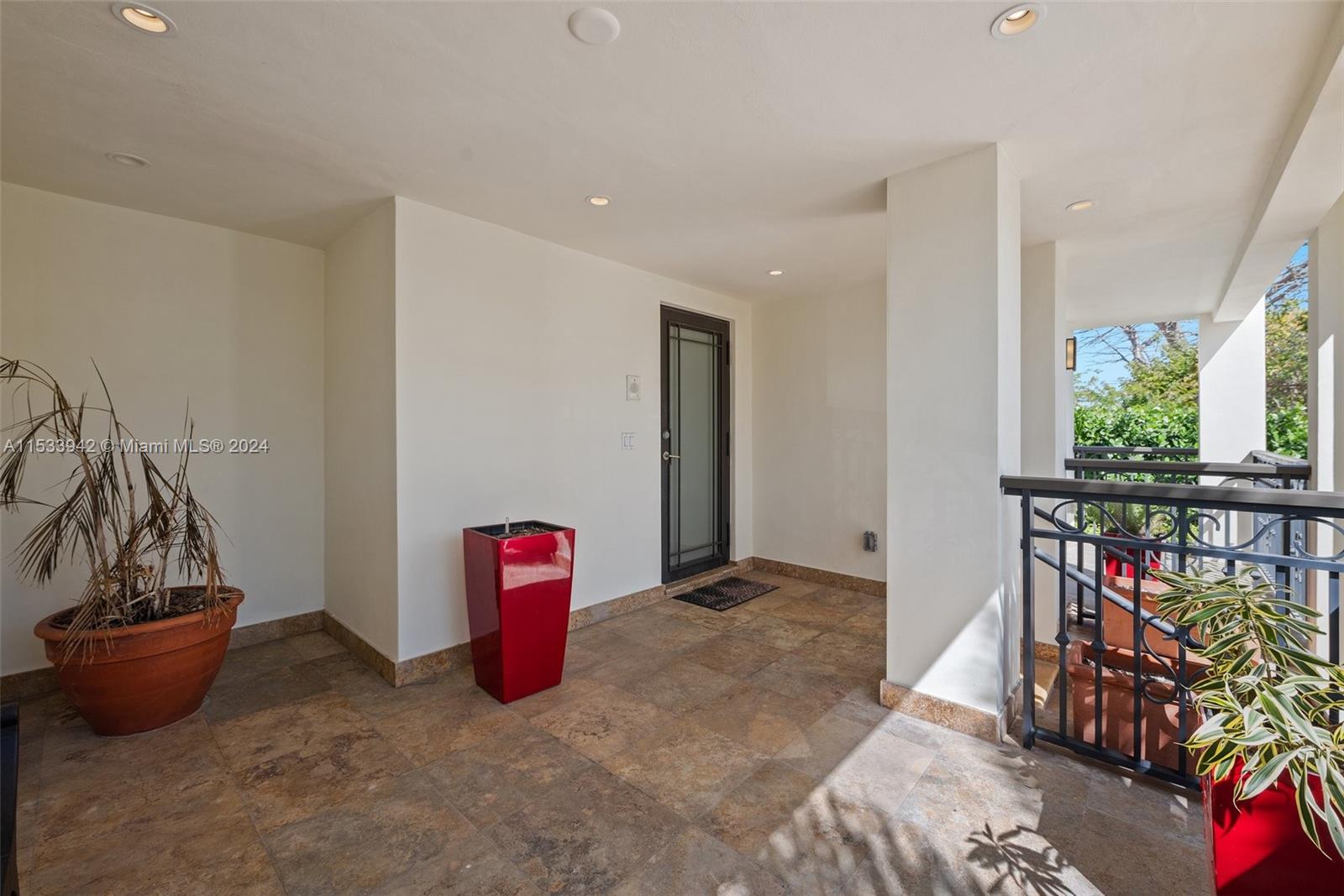 TROPICAL ISLE HOMES SUB 1 - Residential