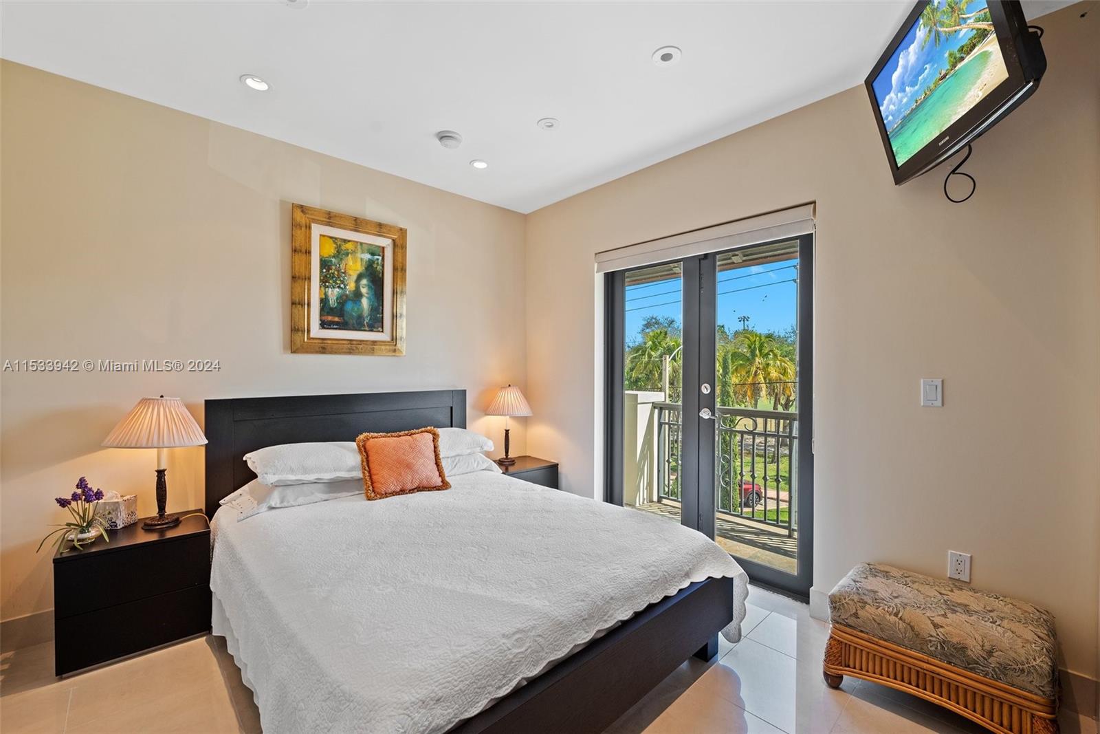 TROPICAL ISLE HOMES SUB 1 - Residential