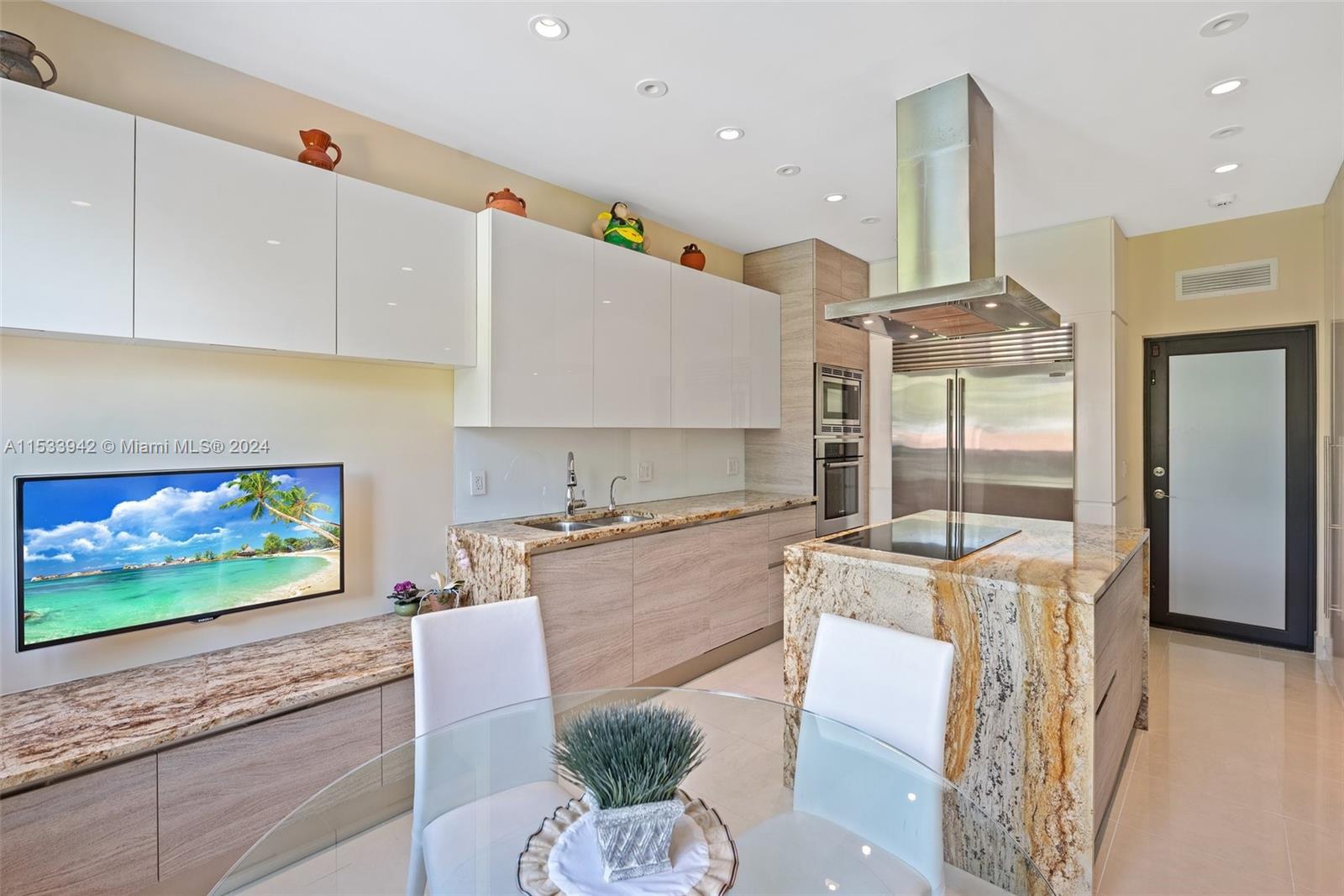 TROPICAL ISLE HOMES SUB 1 - Residential