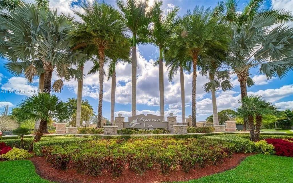 965 NE 193rd Ter 965