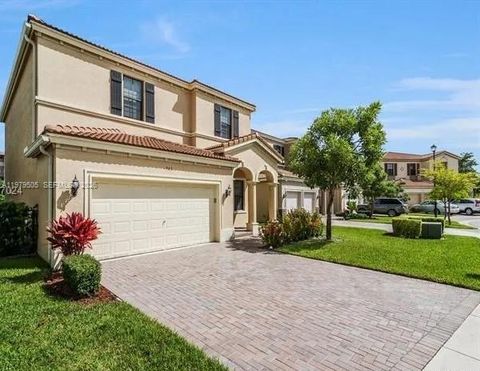 965 NE 193rd Ter 965 Miami FL 33179