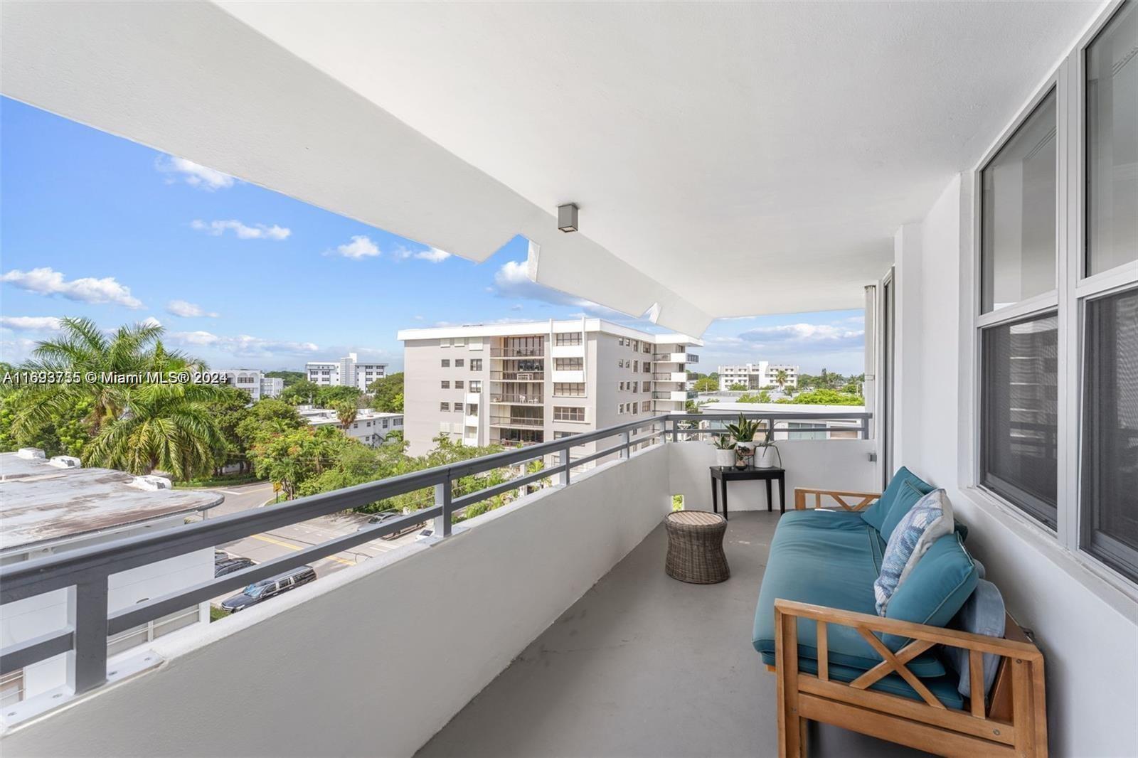 THE VINTAGE CONDO - Residential