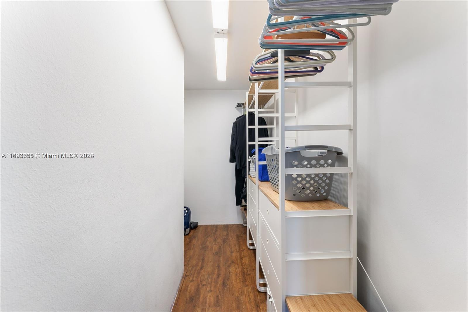 THE VINTAGE CONDO - Residential