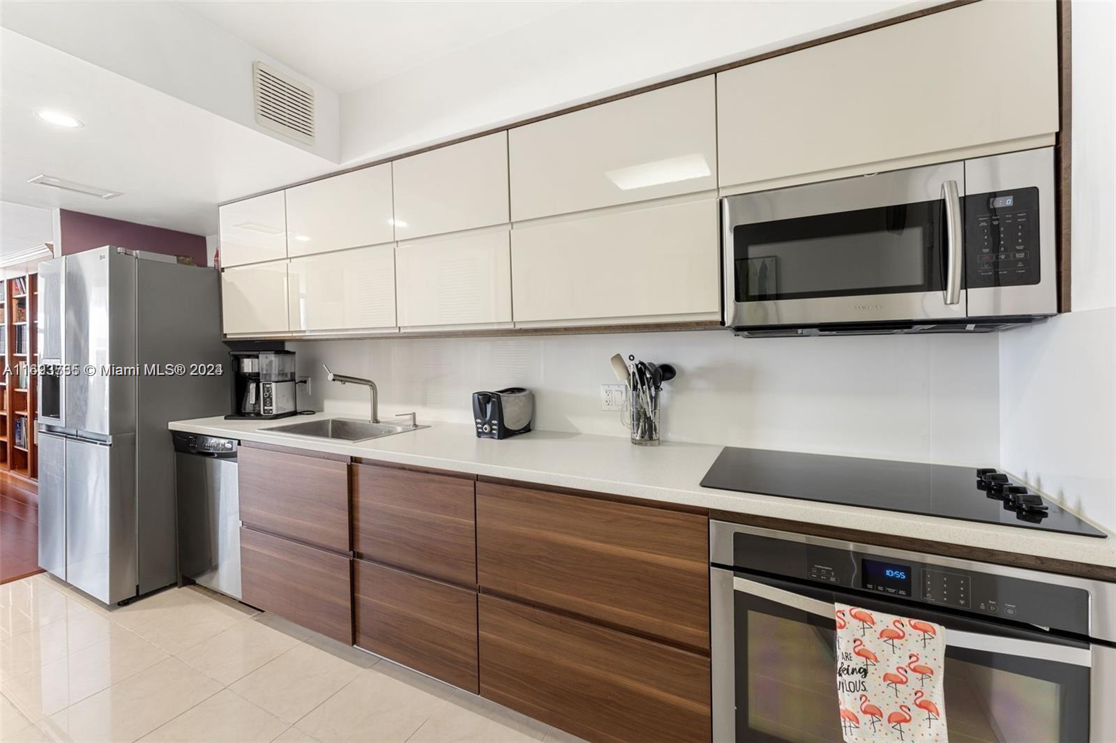 THE VINTAGE CONDO - Residential