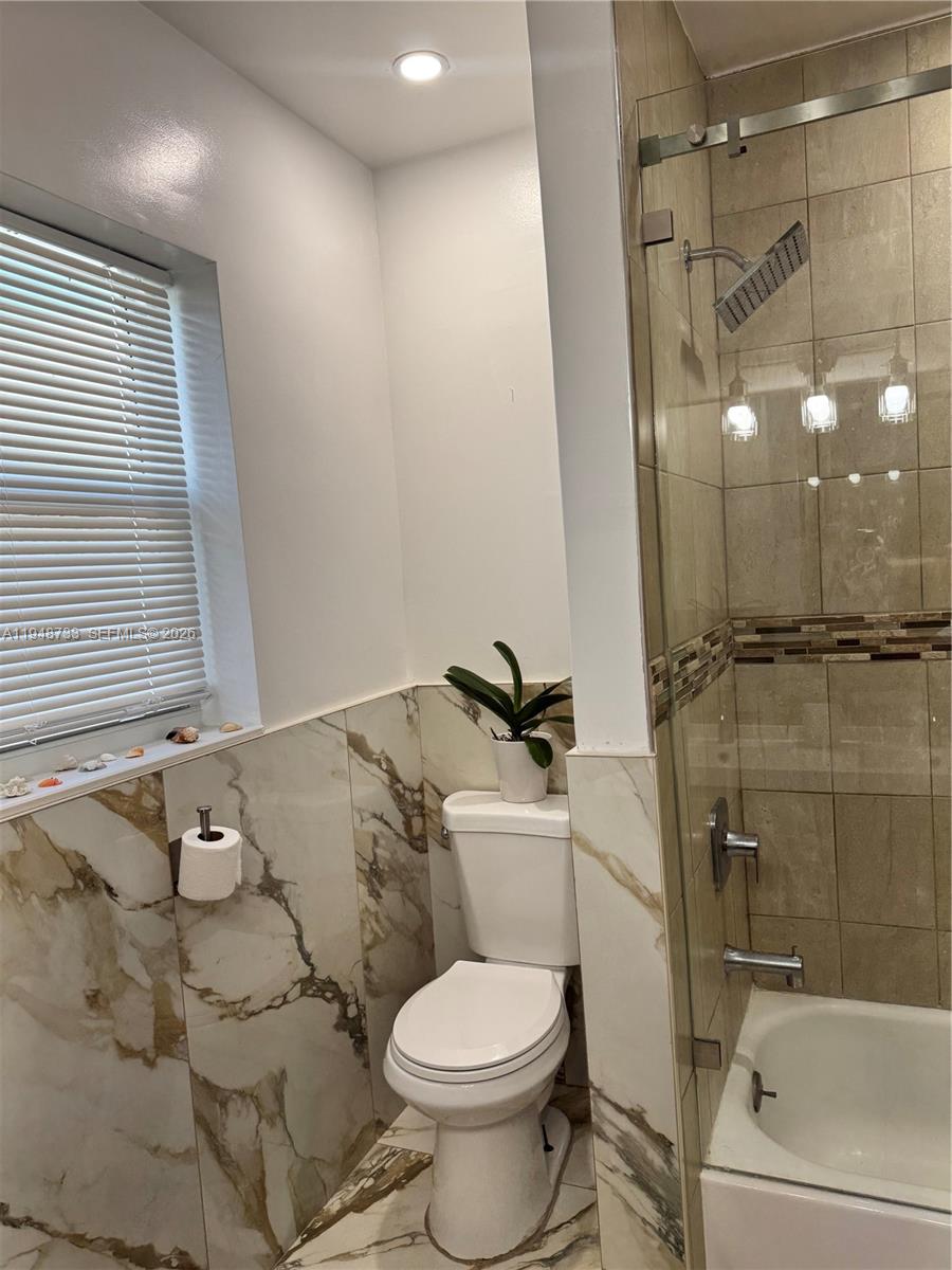 HOLLYWOOD LITTLE RANCHES - Residential