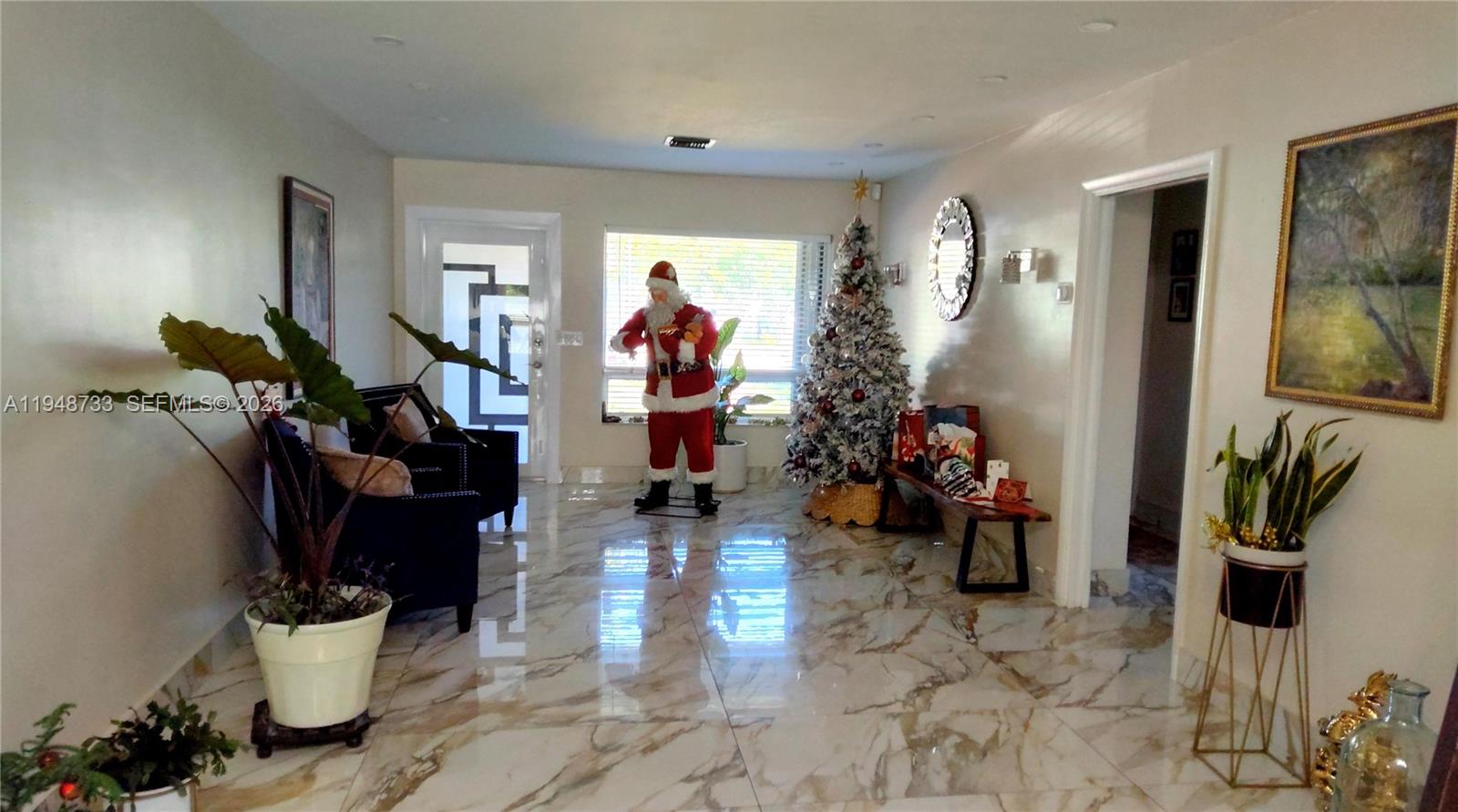 HOLLYWOOD LITTLE RANCHES - Residential