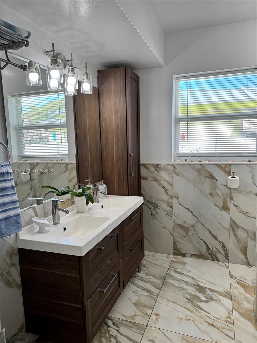 HOLLYWOOD LITTLE RANCHES - Residential