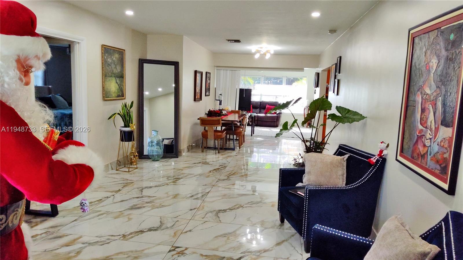 HOLLYWOOD LITTLE RANCHES - Residential