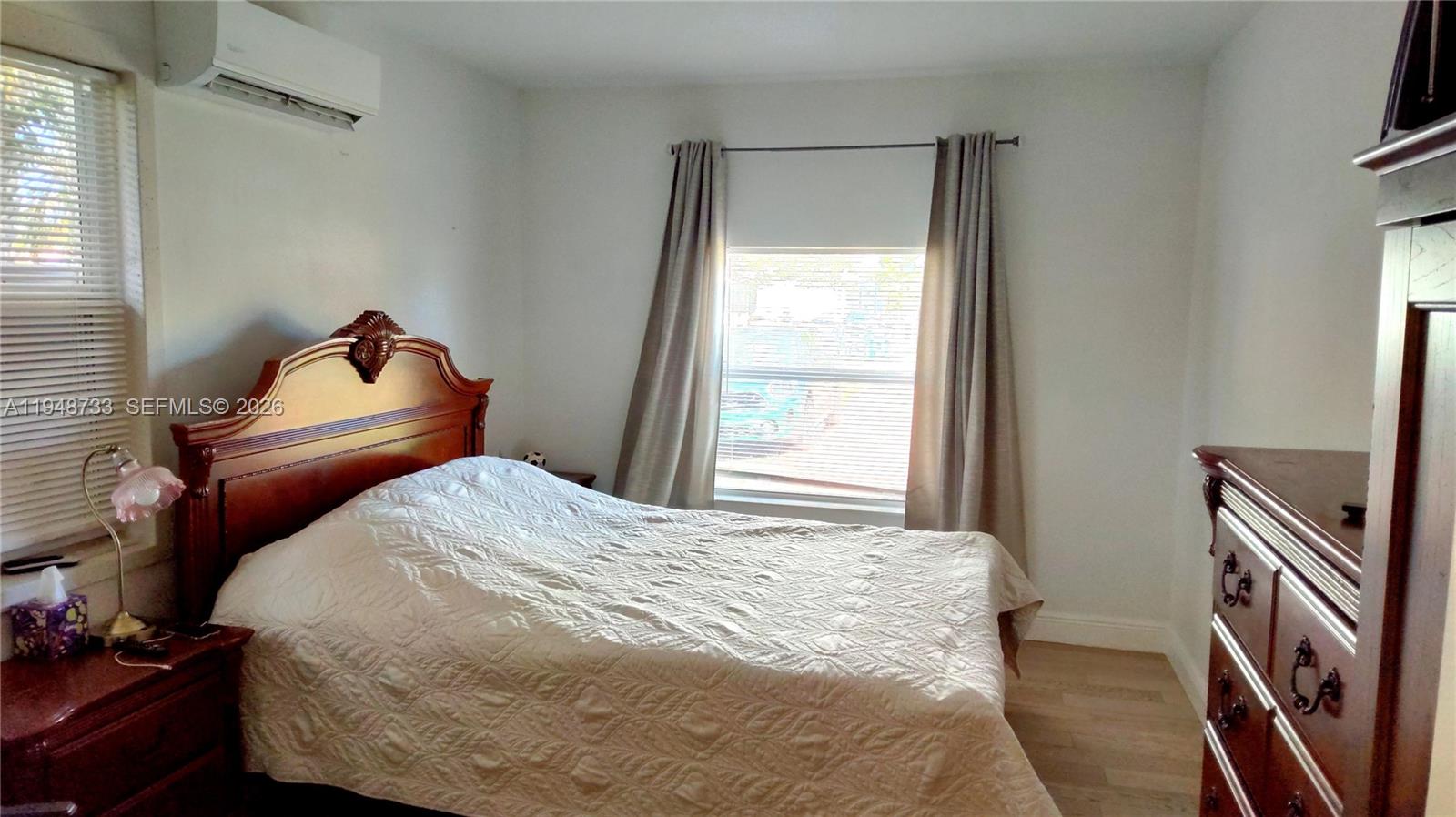 HOLLYWOOD LITTLE RANCHES - Residential