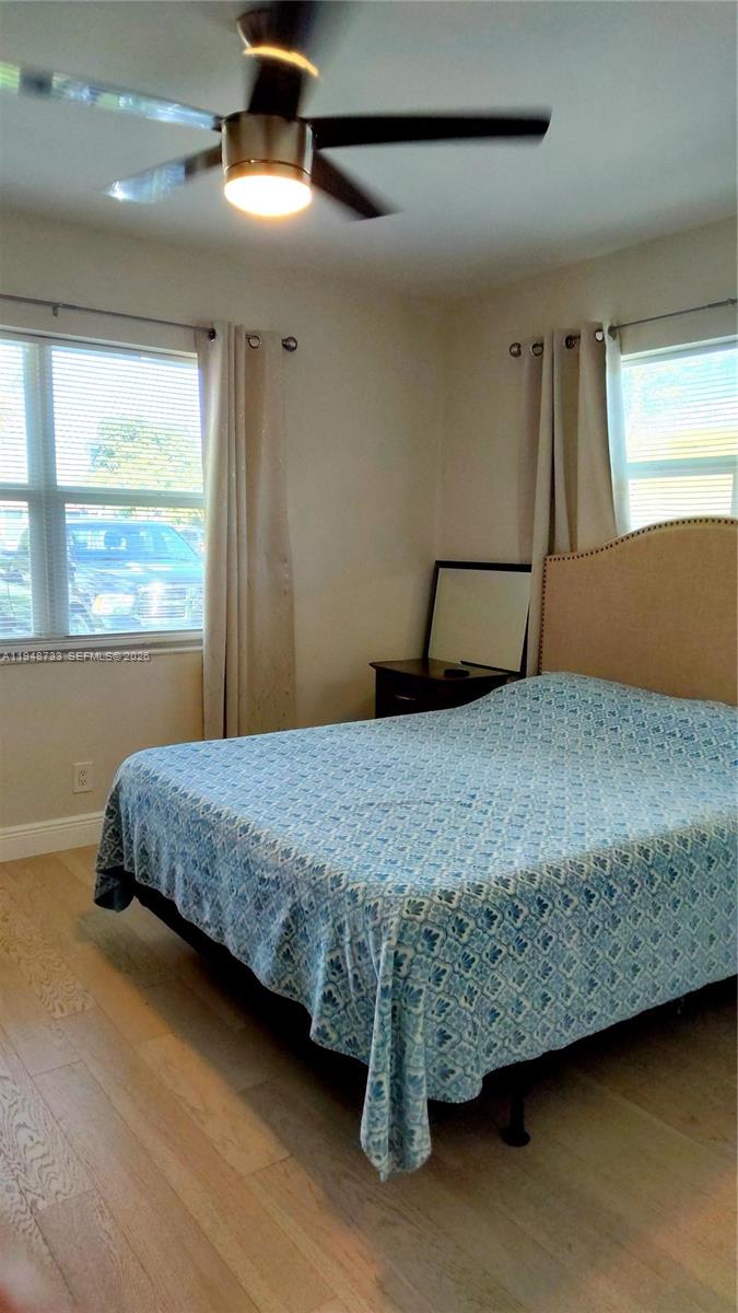 HOLLYWOOD LITTLE RANCHES - Residential