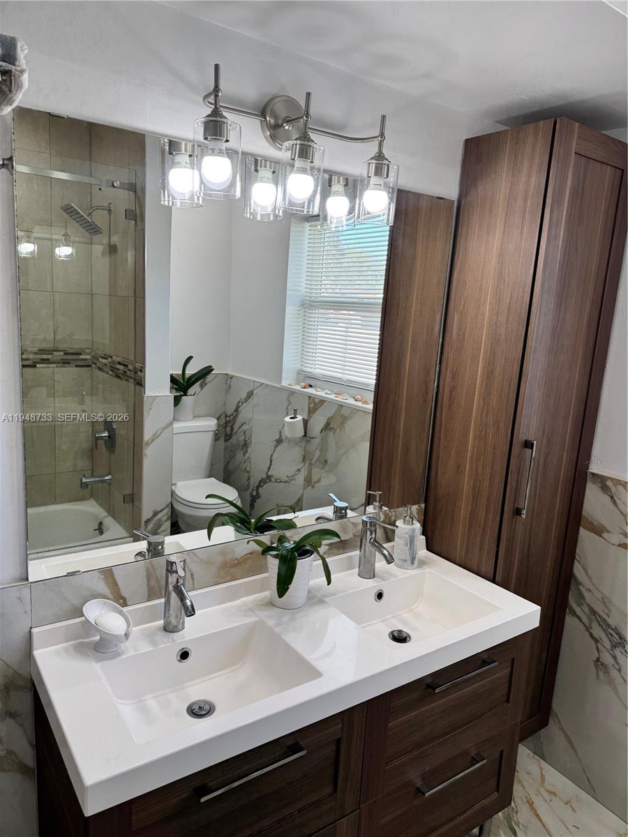 HOLLYWOOD LITTLE RANCHES - Residential