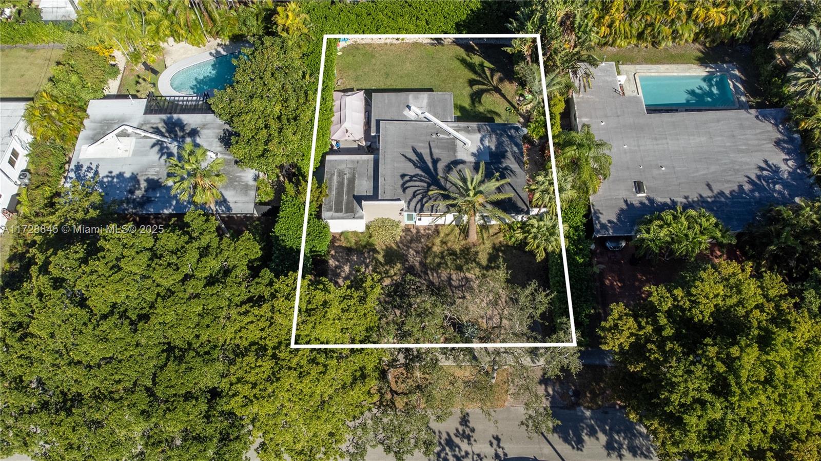1965 Alamanda Dr