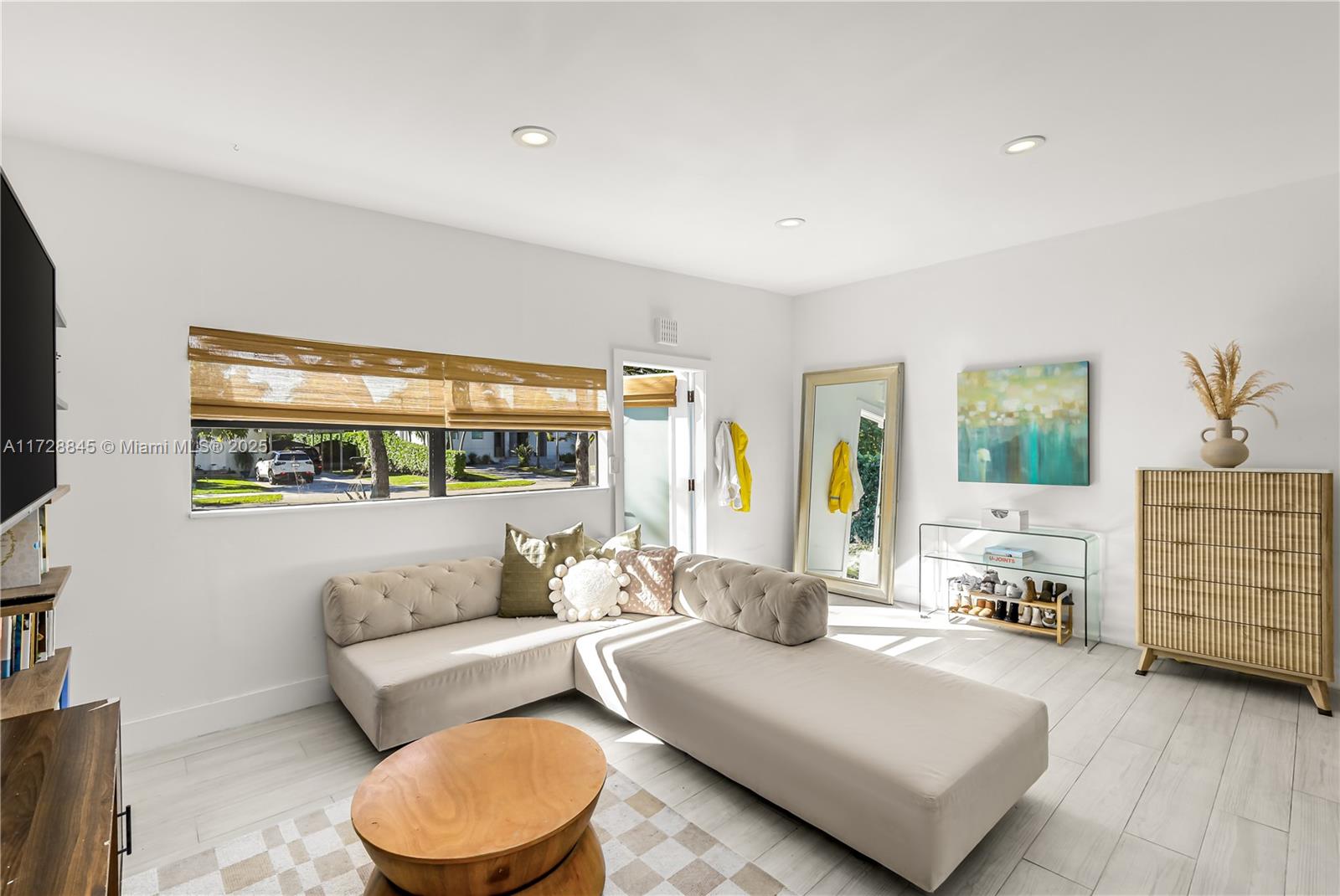 1965 Alamanda Dr