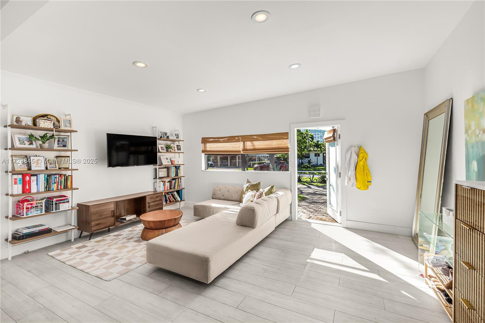 1965 Alamanda Dr