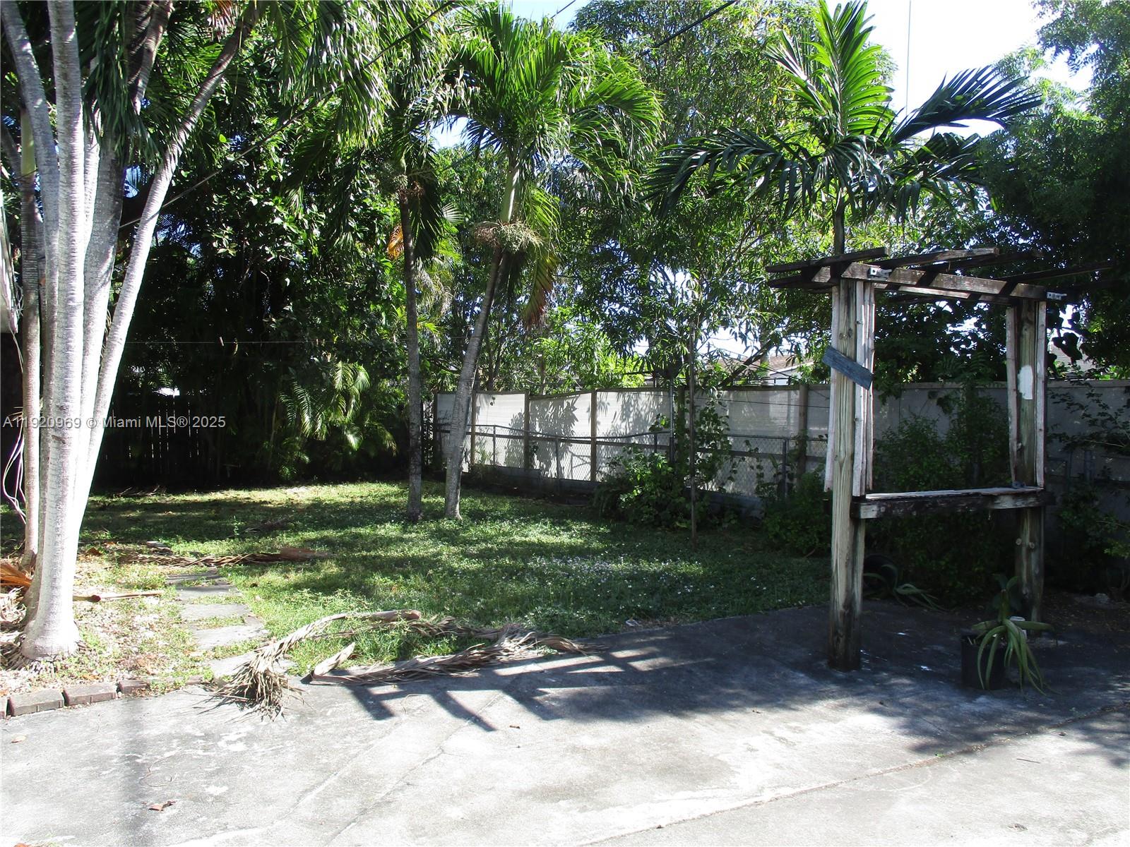 SOUTH CORAL HOMES SEC 1 - Residential