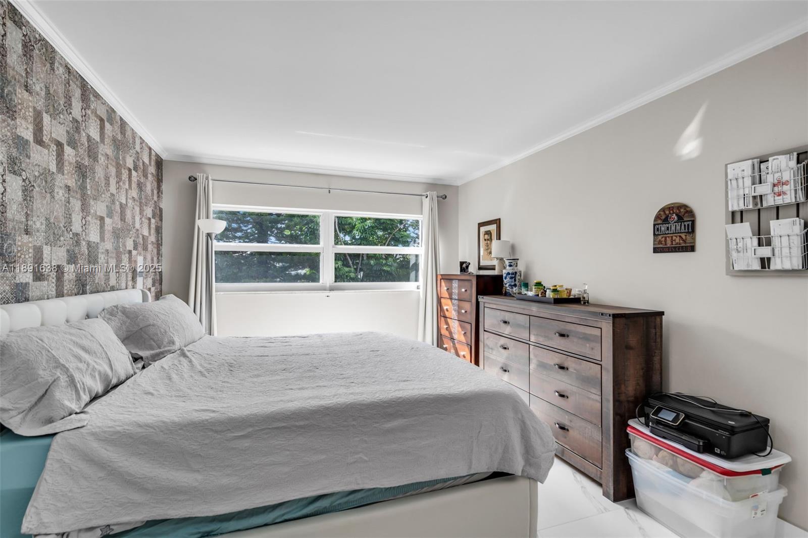 HILLCREST NO 4 CONDO - Residential