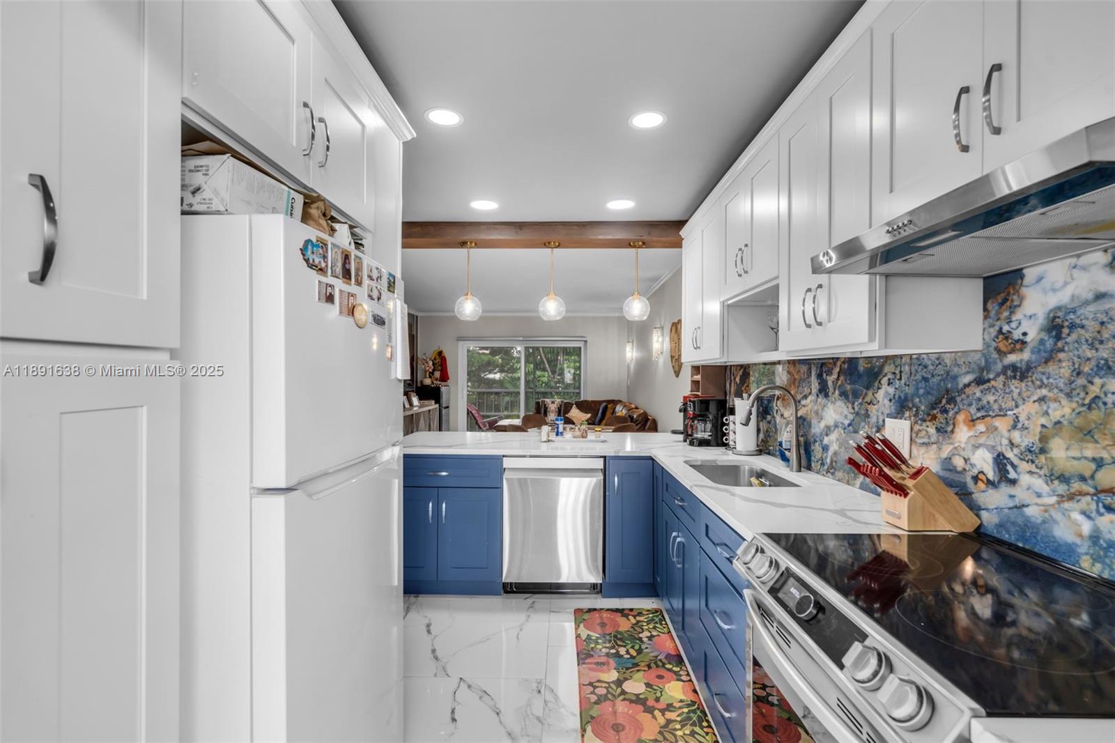 HILLCREST NO 4 CONDO - Residential