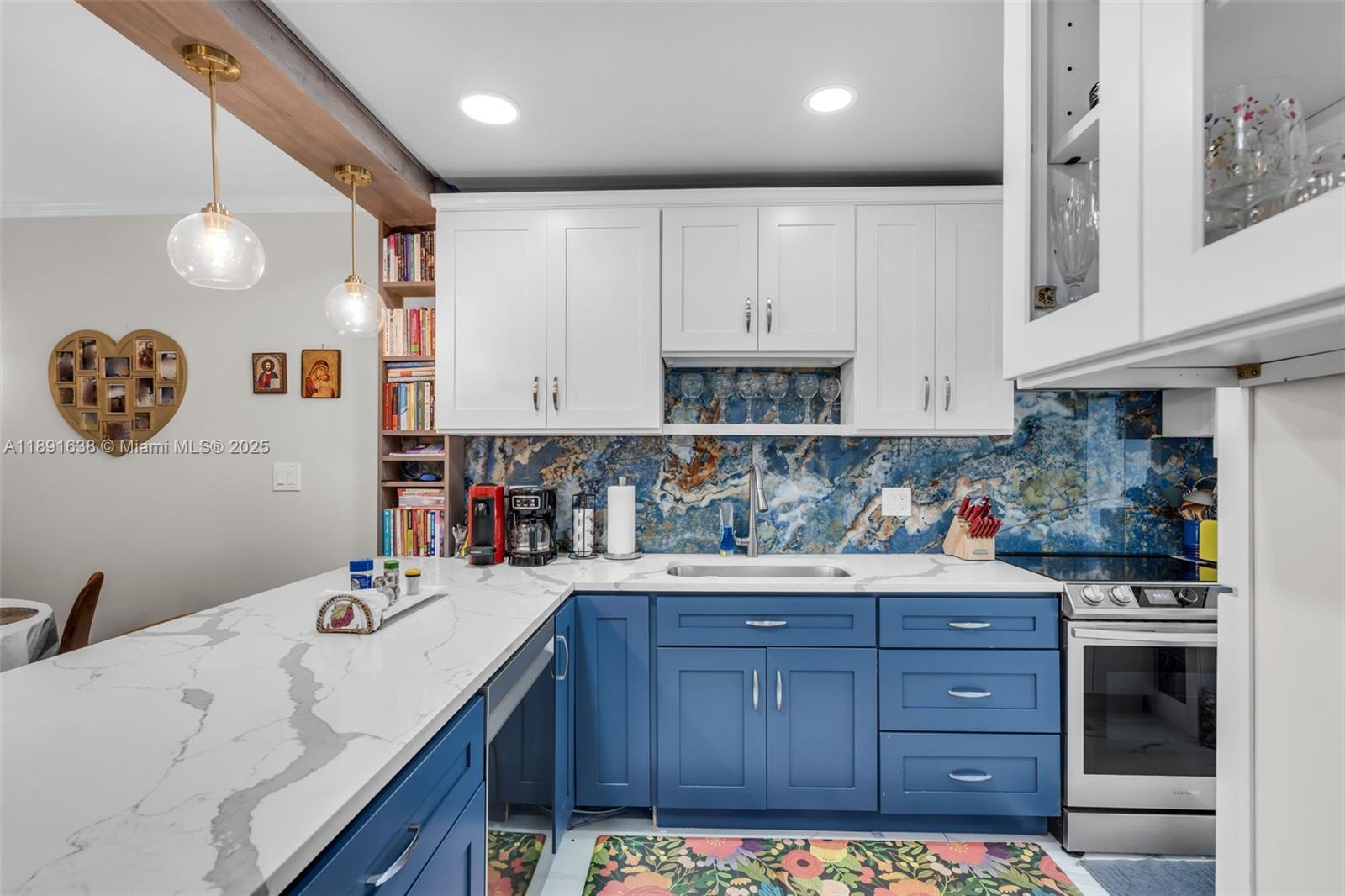 HILLCREST NO 4 CONDO - Residential