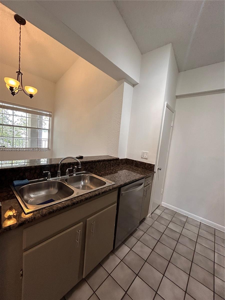 LAKEVIEW CLUB CONDO - Residential Lease