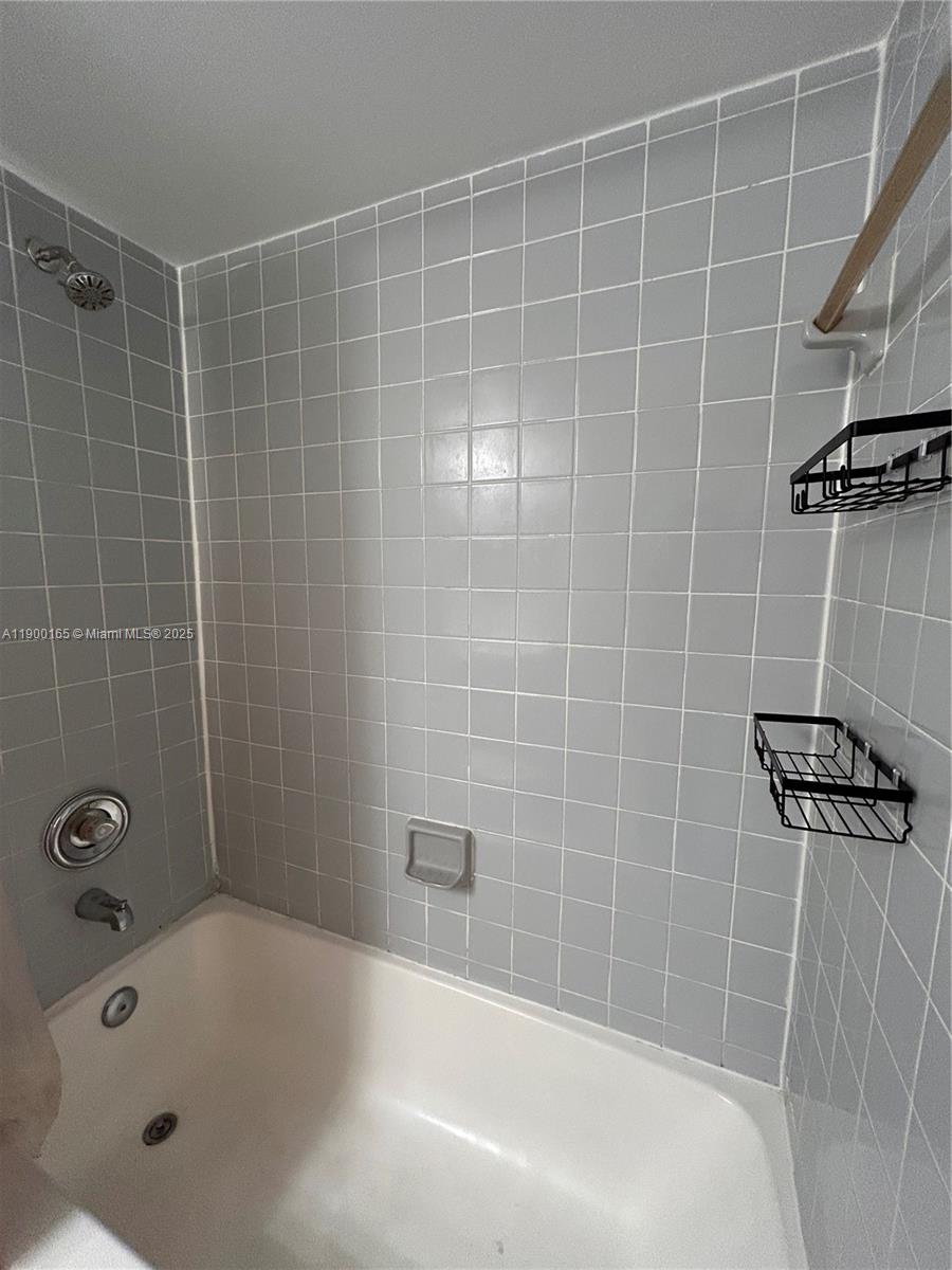 LAKEVIEW CLUB CONDO - Residential Lease