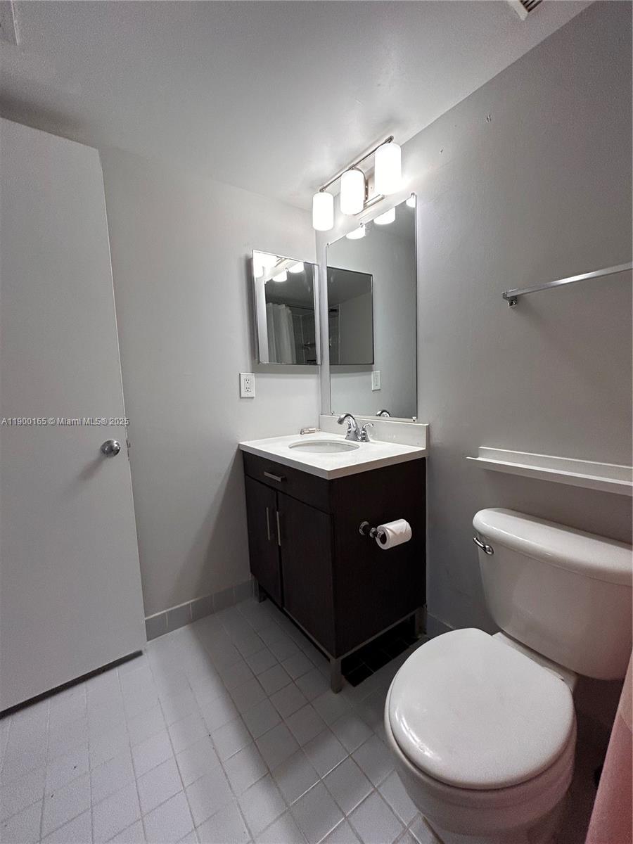 LAKEVIEW CLUB CONDO - Residential Lease