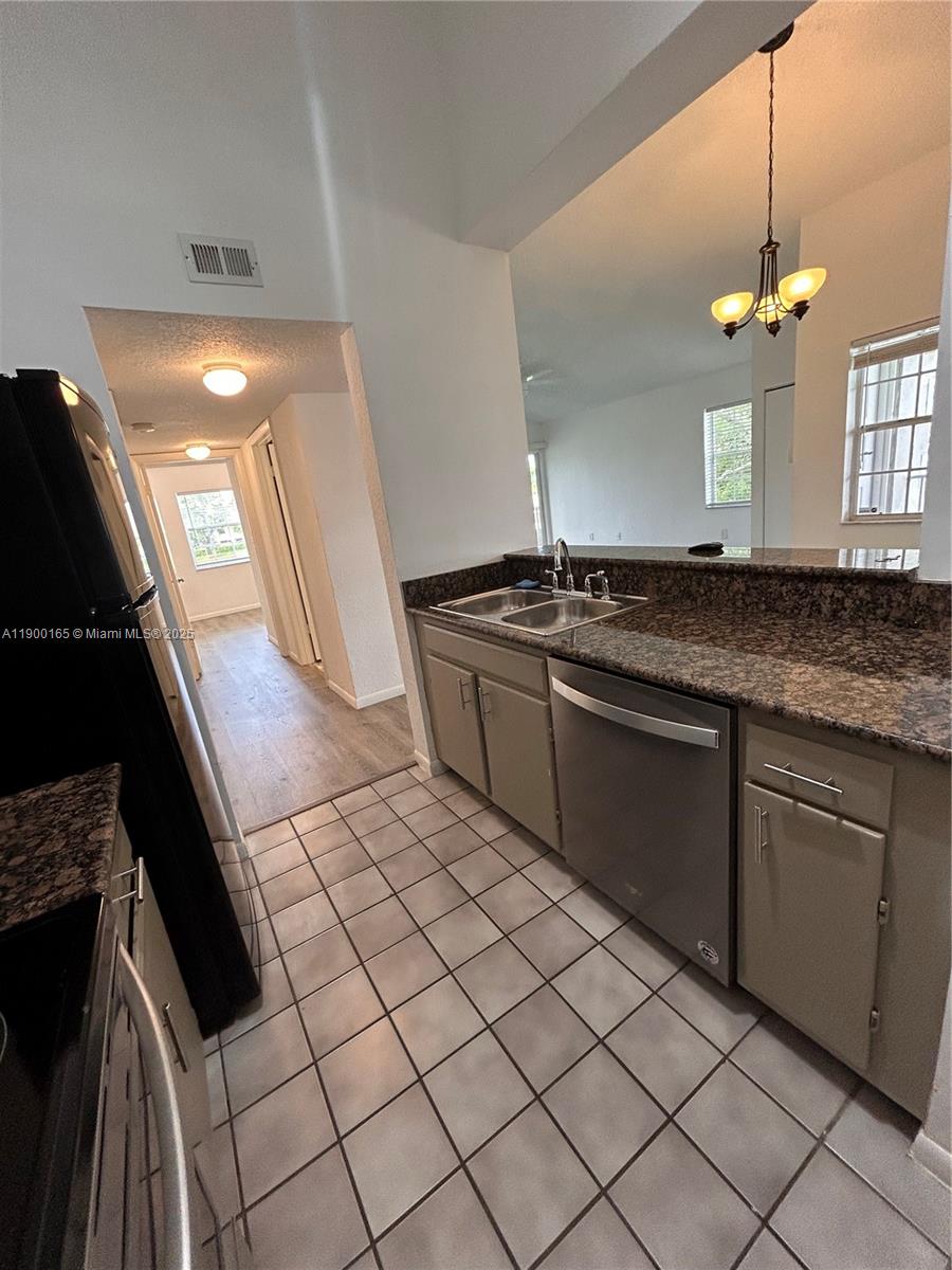 LAKEVIEW CLUB CONDO - Residential Lease