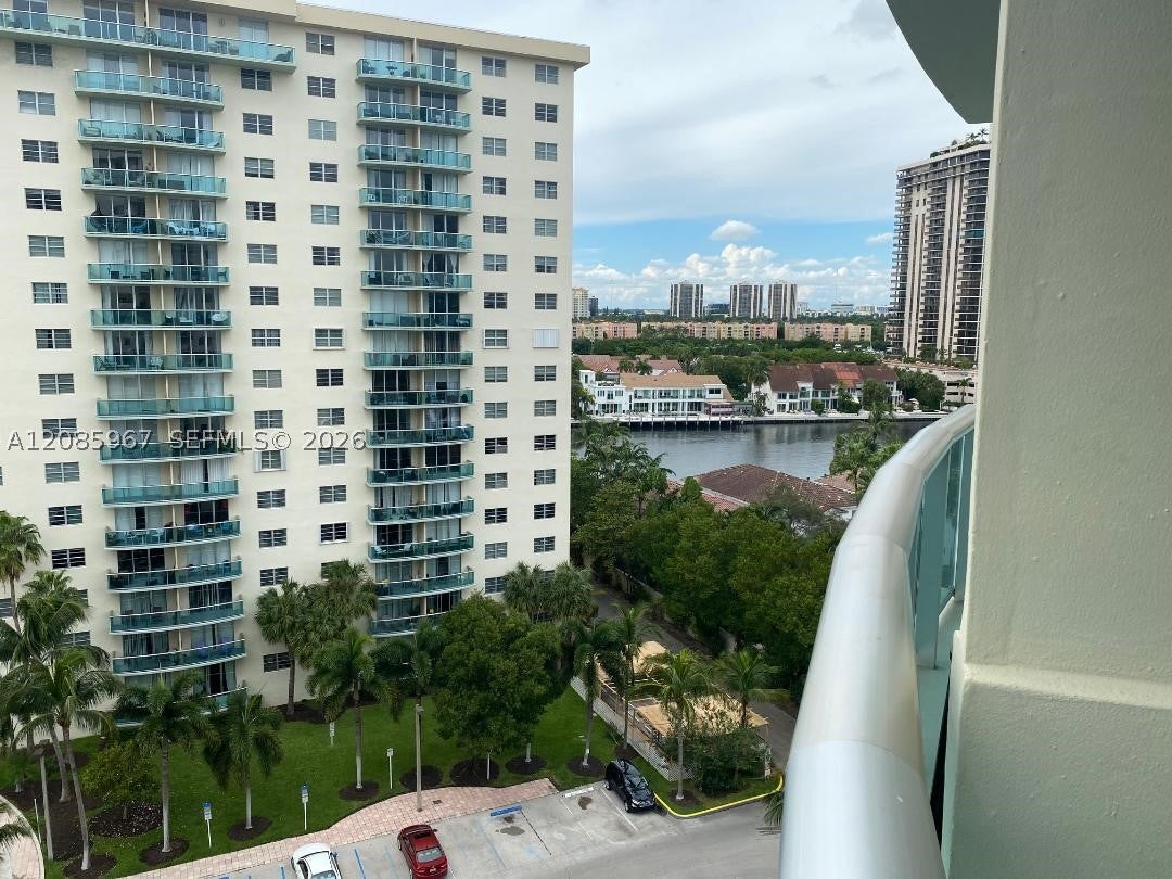 19380 Collins Ave 1025