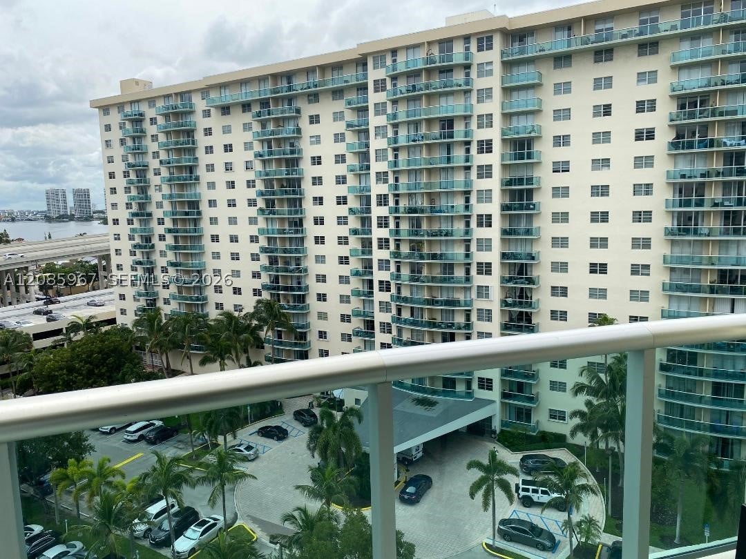 19380 Collins Ave 1025