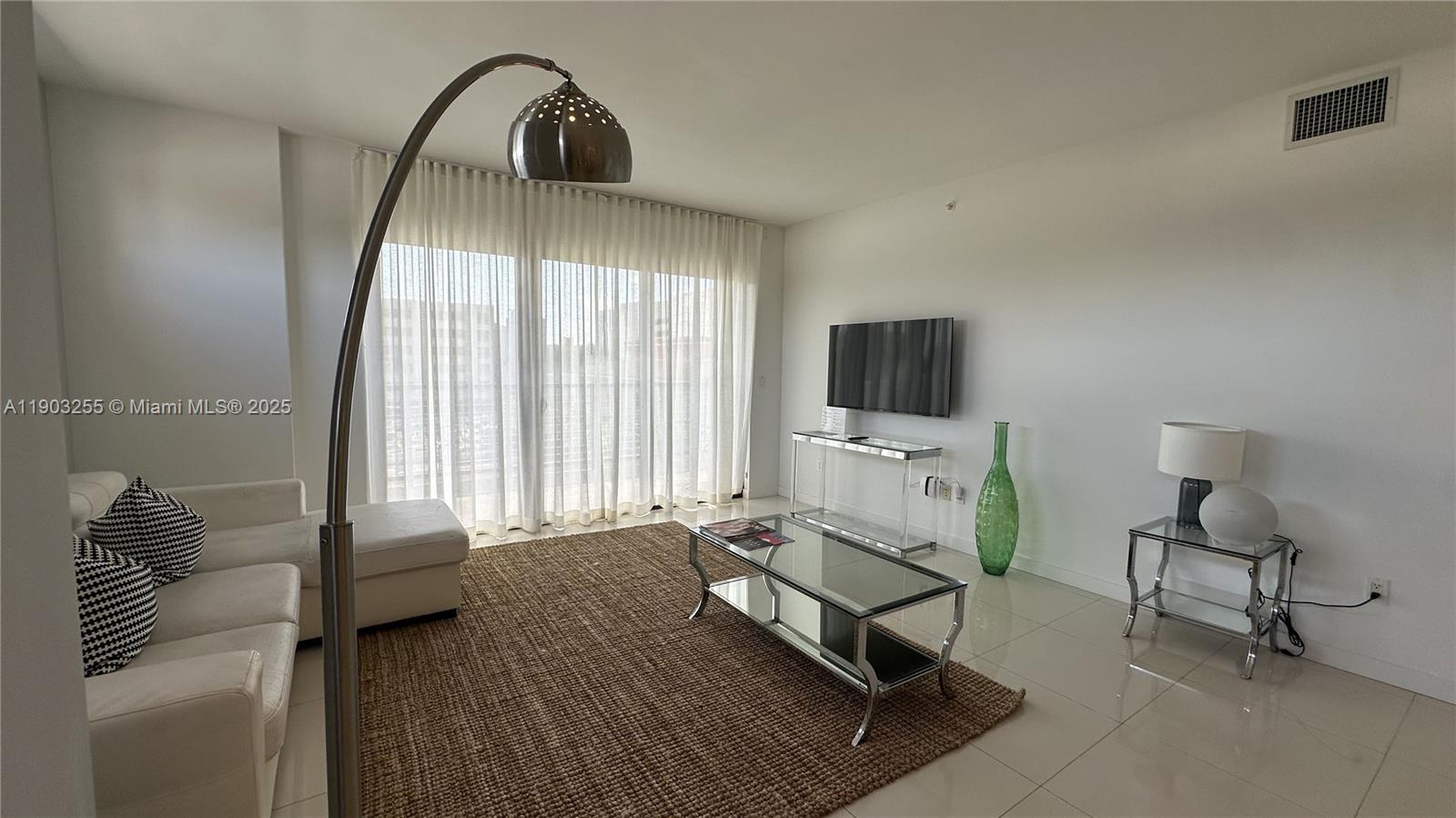 BAY BREEZE RESIDENCES COND - Residential