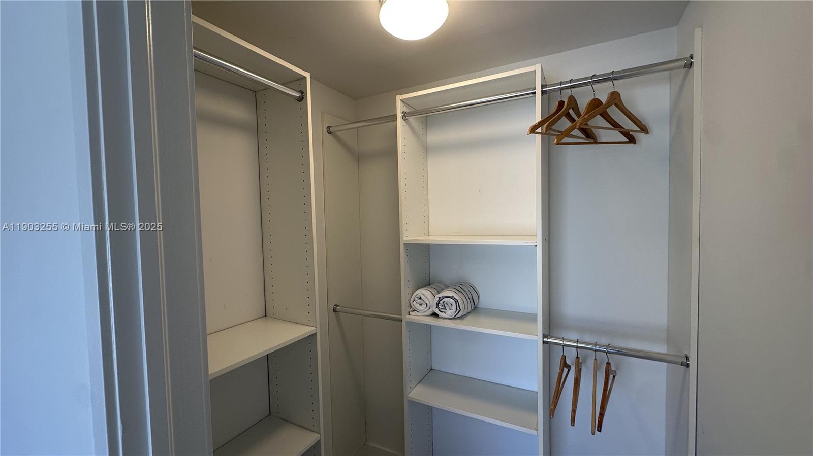 BAY BREEZE RESIDENCES COND - Residential