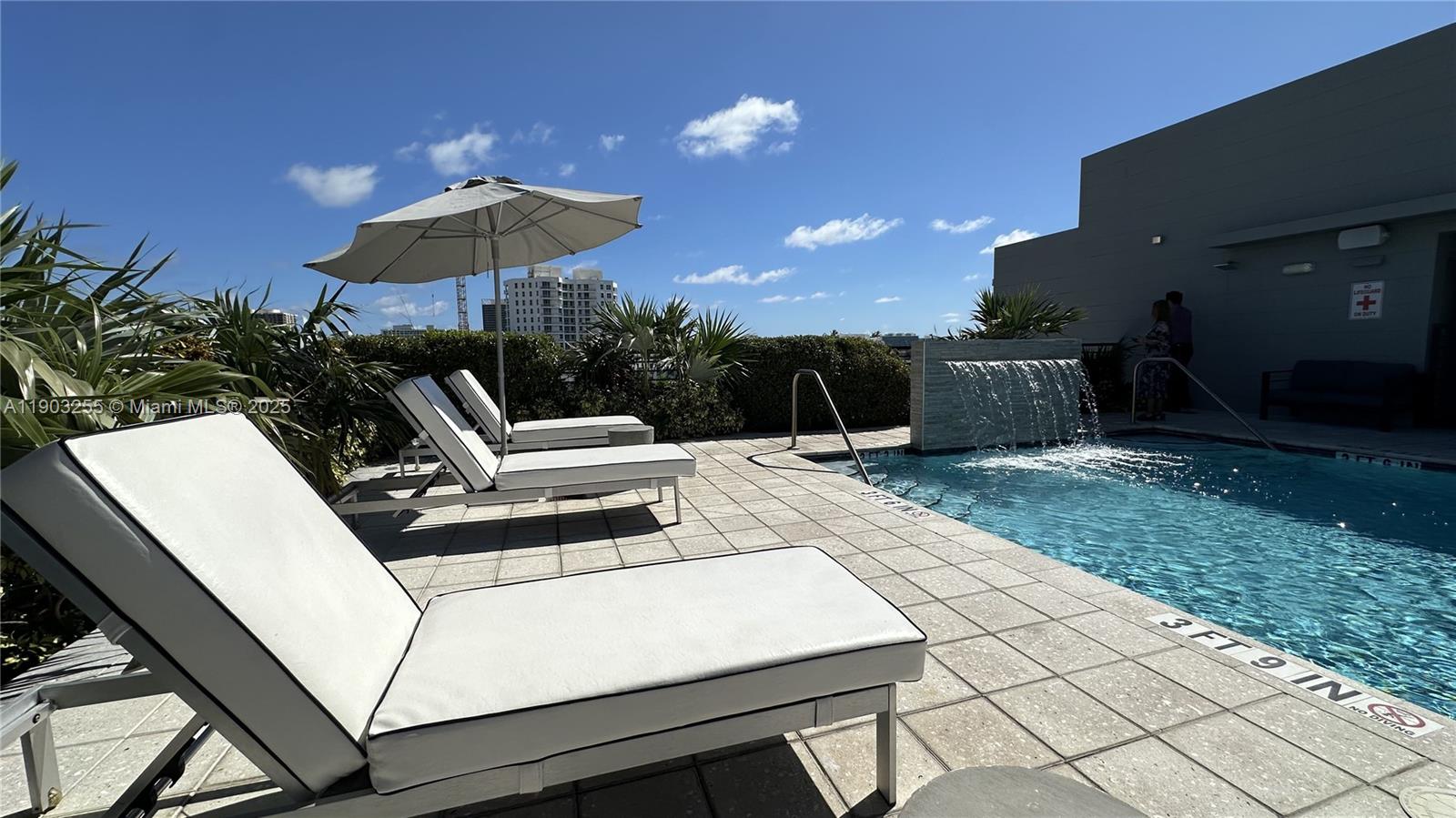 BAY BREEZE RESIDENCES COND - Residential