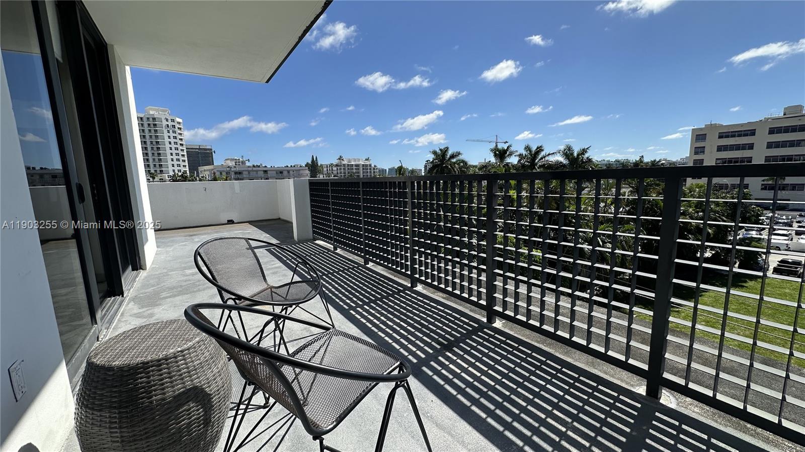BAY BREEZE RESIDENCES COND - Residential