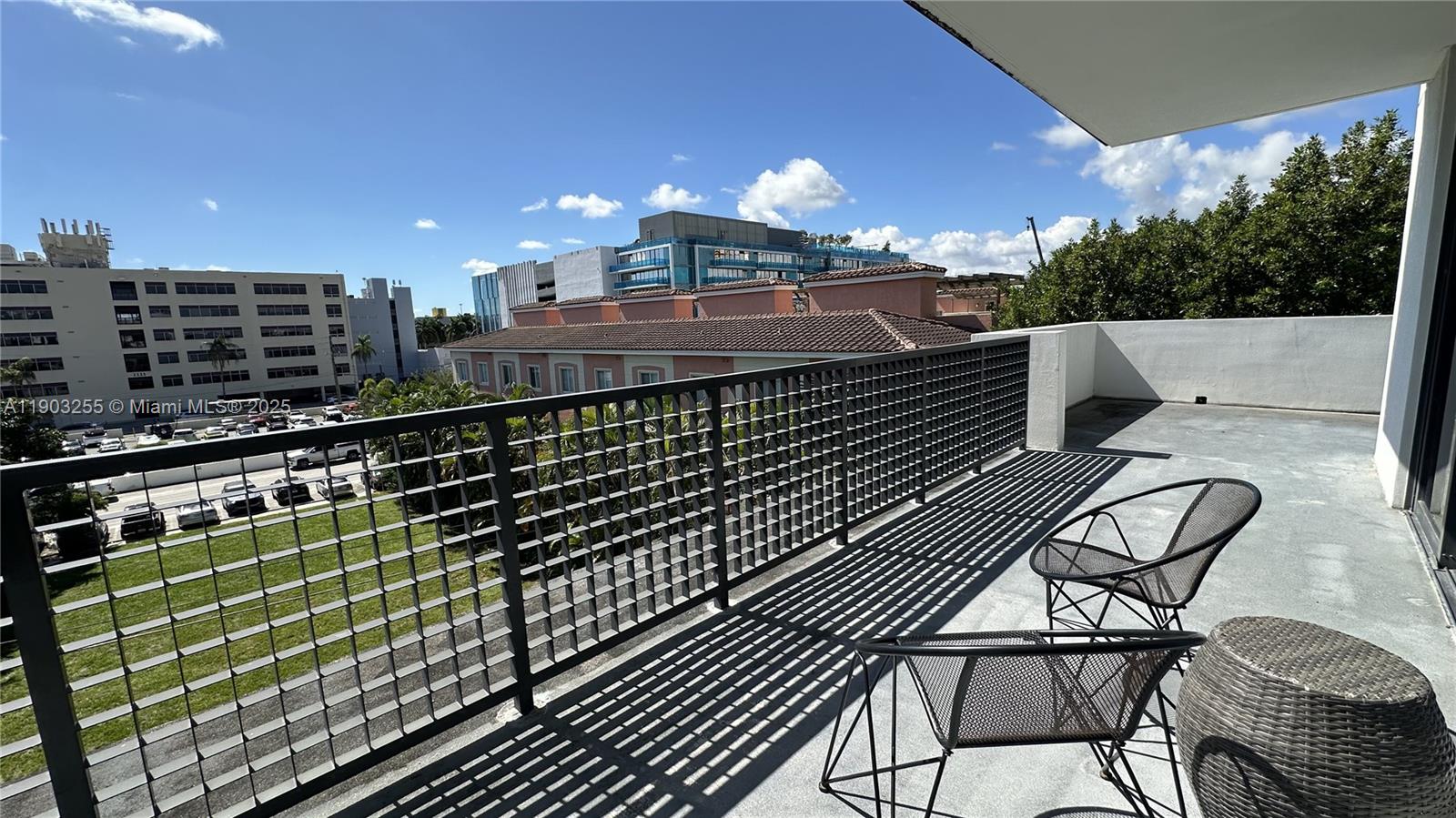 BAY BREEZE RESIDENCES COND - Residential